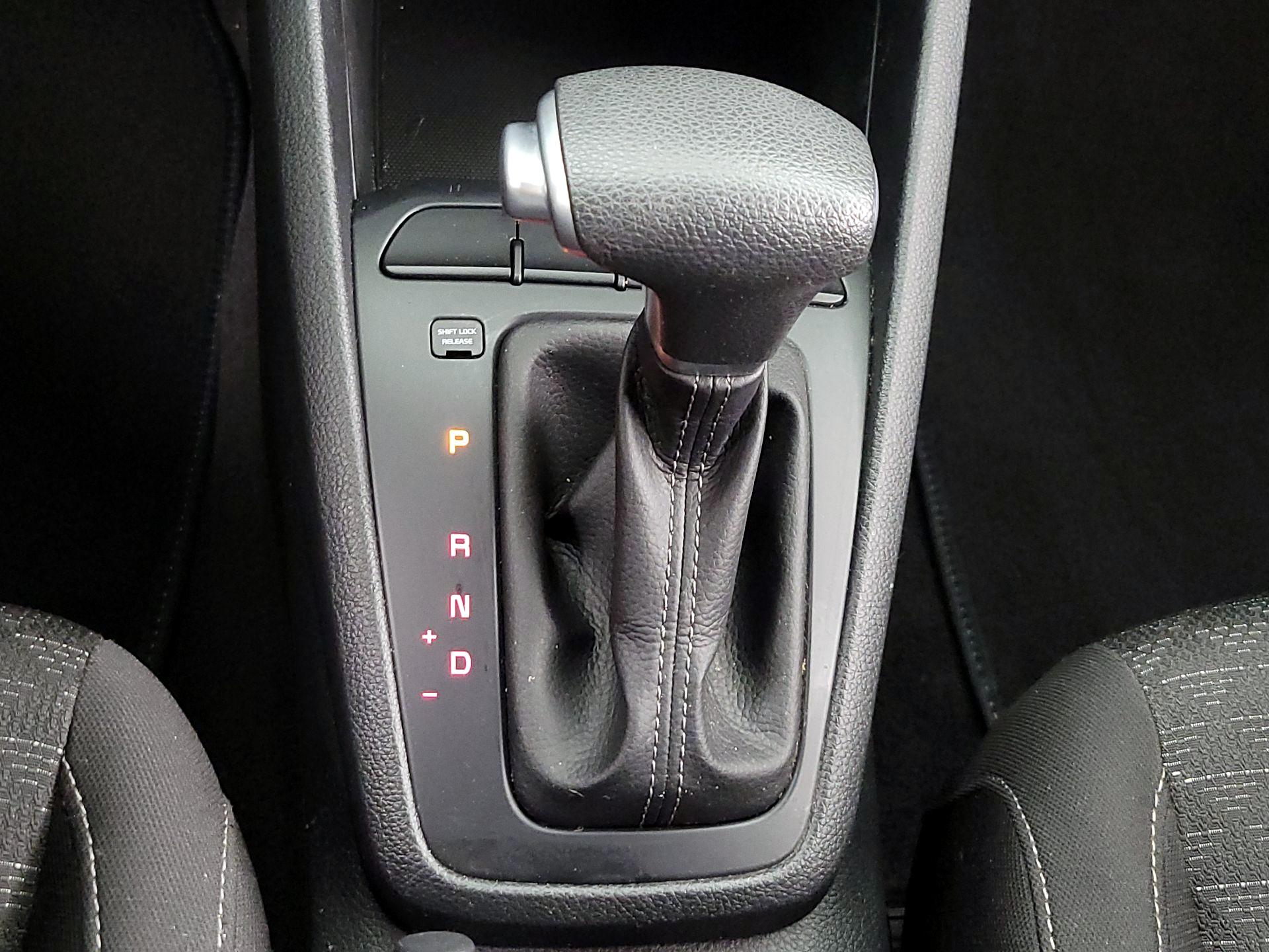 Thumbnail: 2021 Kia Rio - 17
