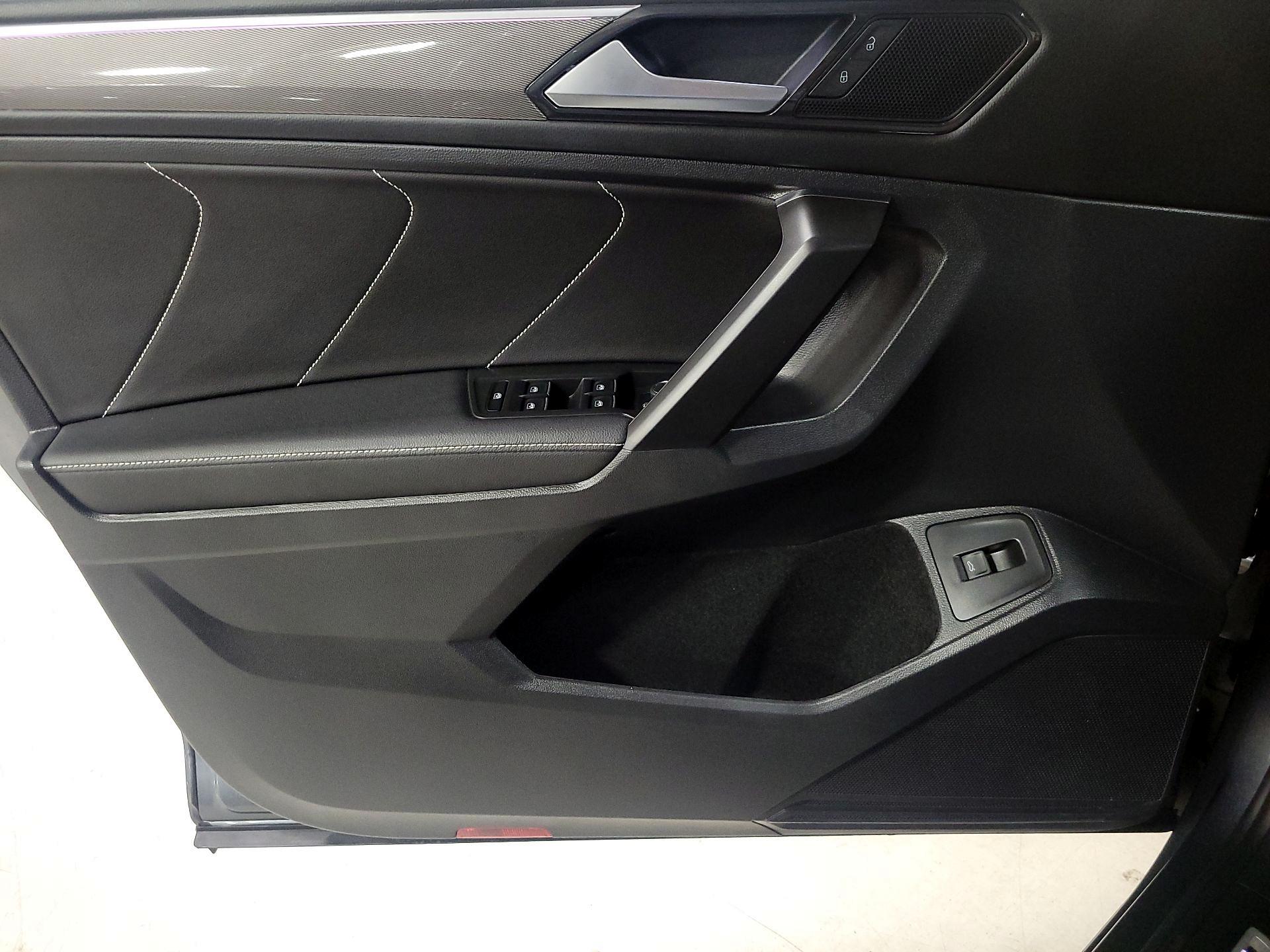 Thumbnail: 2023 Volkswagen Tiguan - 12