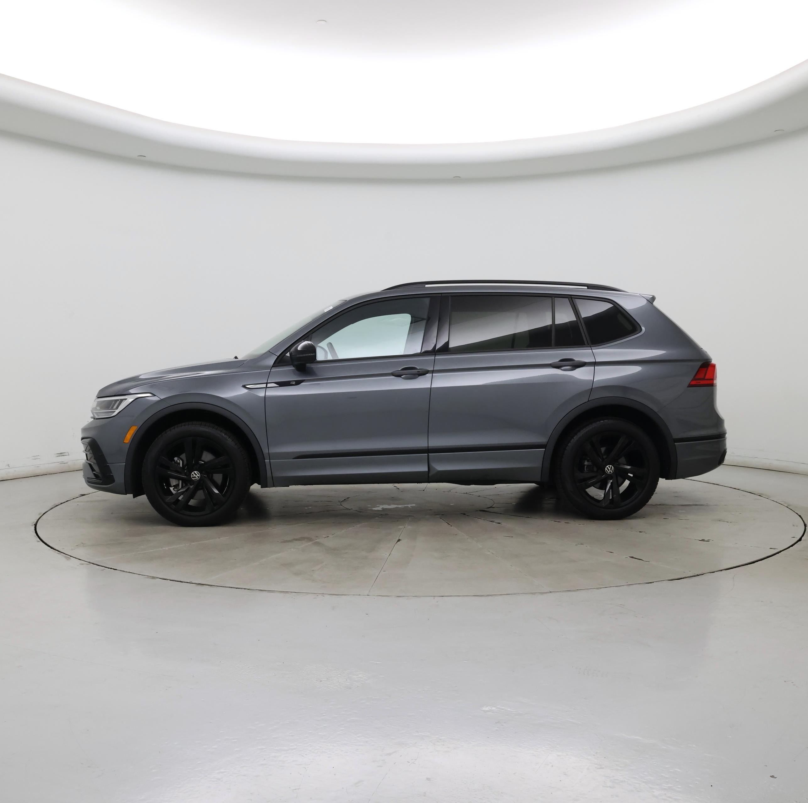Thumbnail: 2023 Volkswagen Tiguan - 3