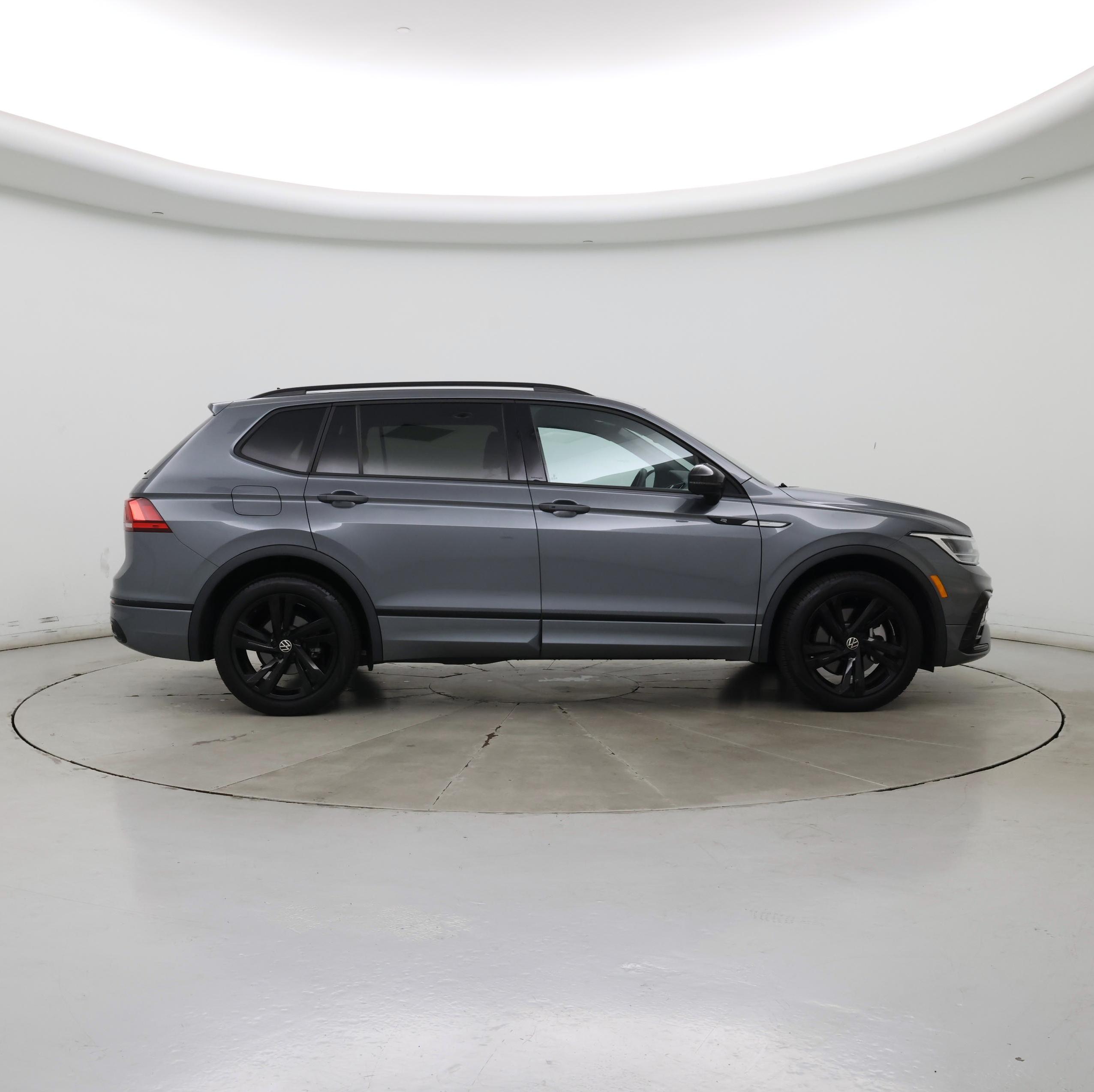 Thumbnail: 2023 Volkswagen Tiguan - 7