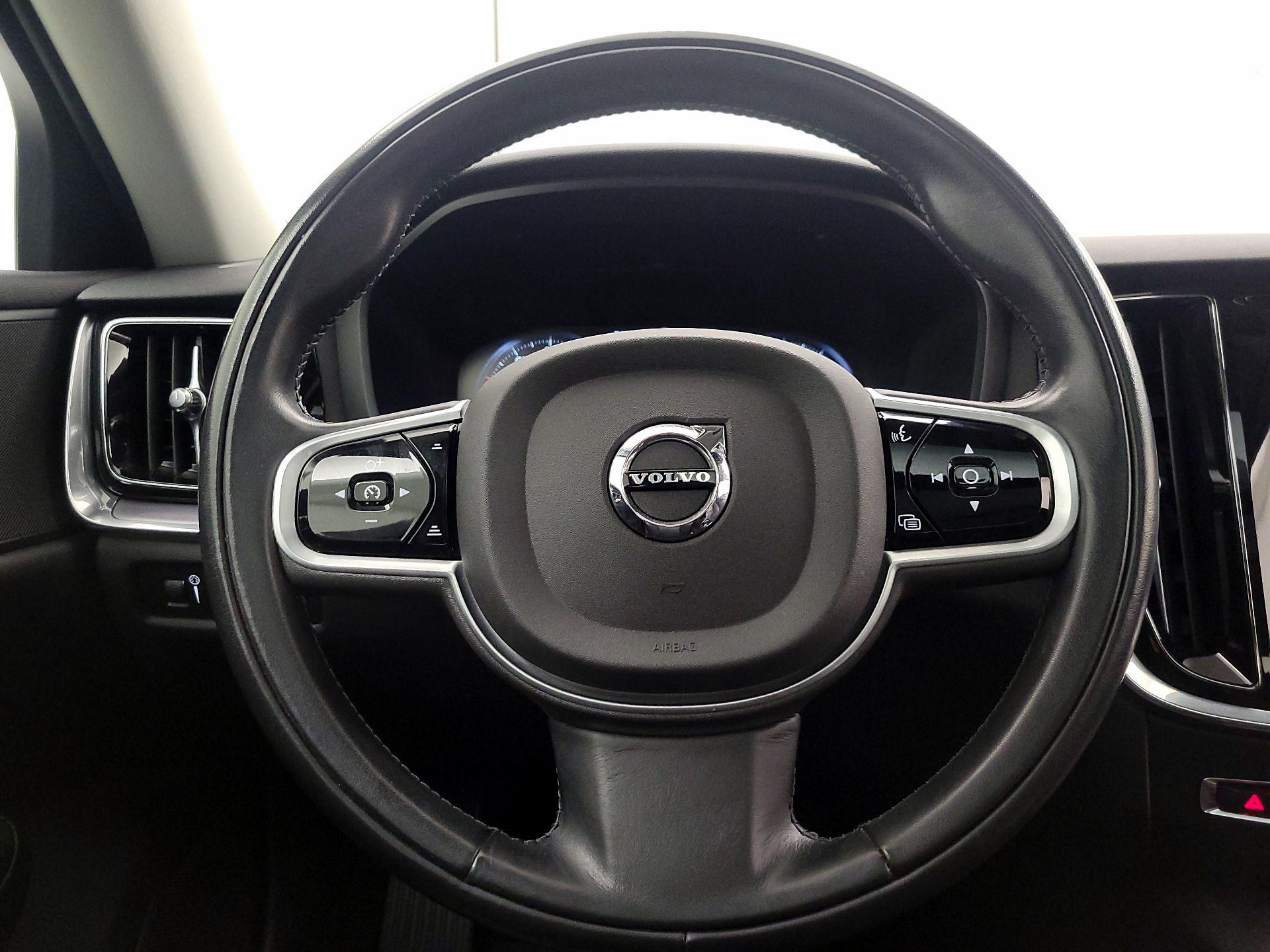 Thumbnail: 2020 Volvo S60 - 10