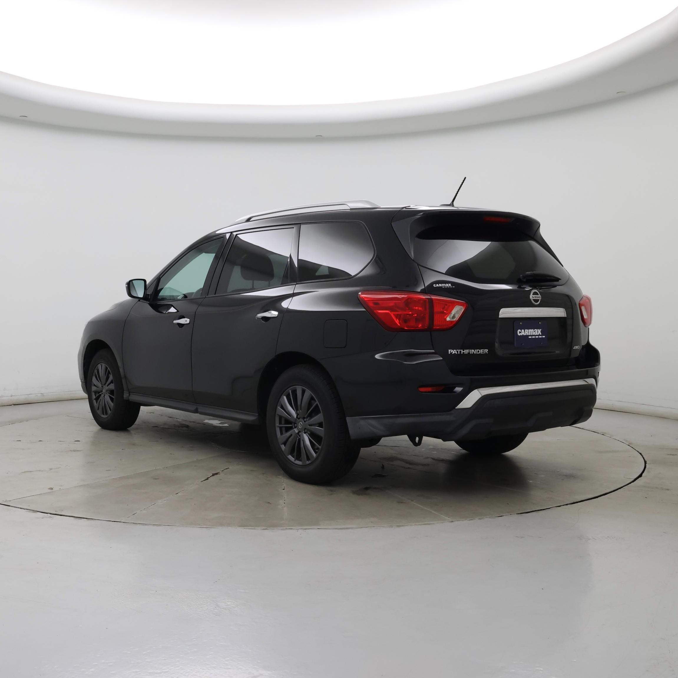 Thumbnail: 2017 Nissan Pathfinder - 2