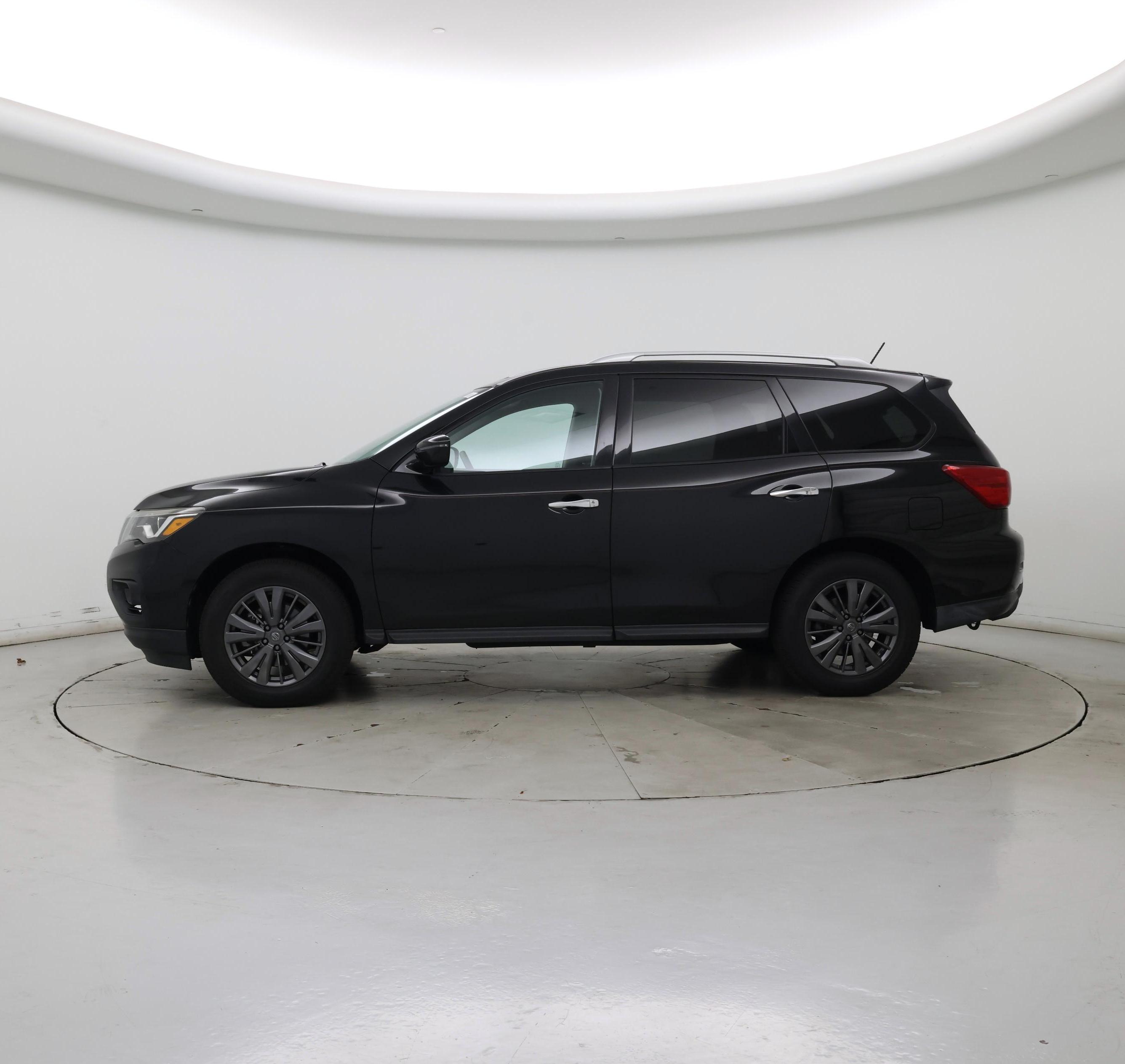 Thumbnail: 2017 Nissan Pathfinder - 3