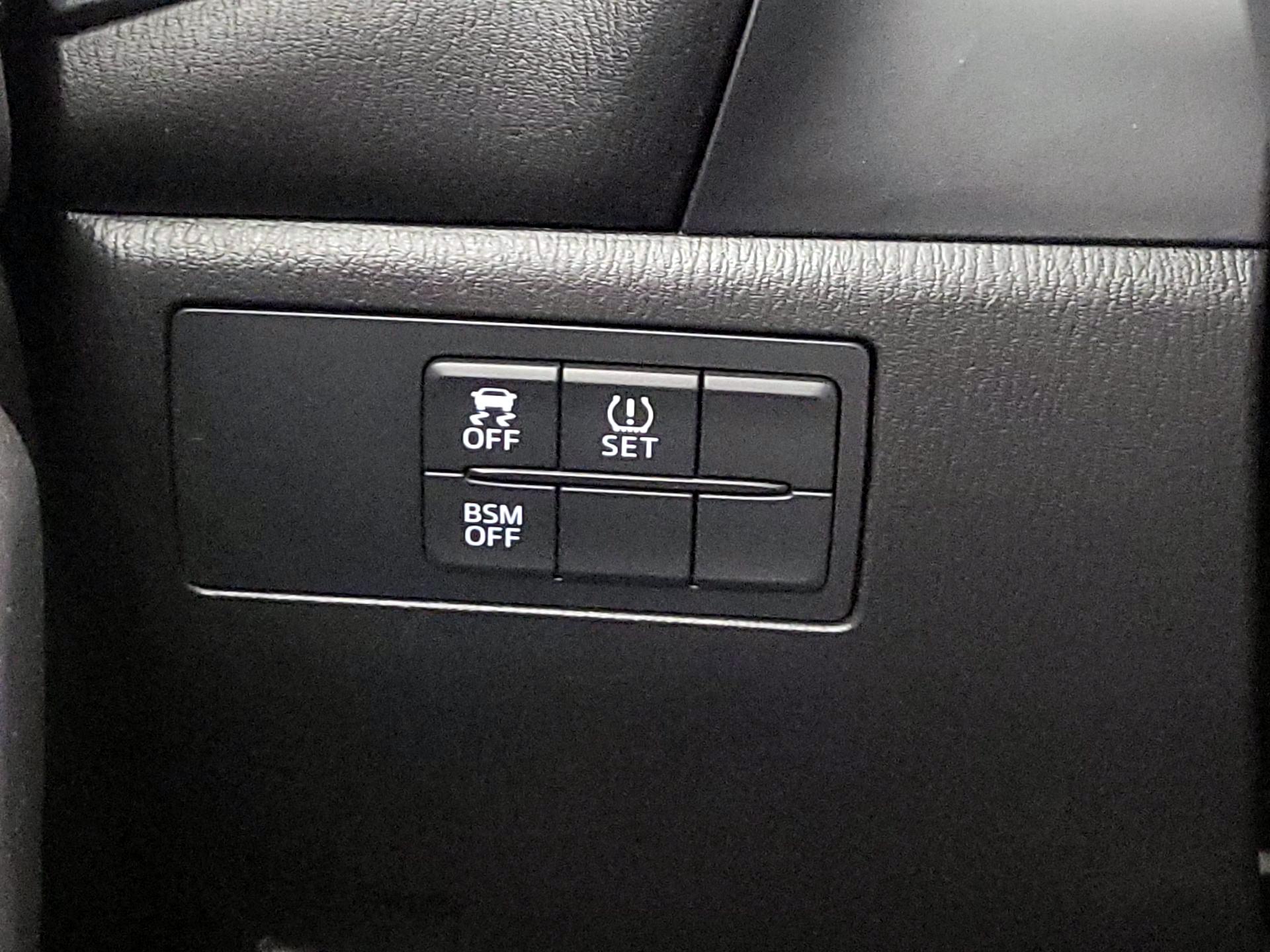 Thumbnail: 2015 Mazda Mazda3 - 13