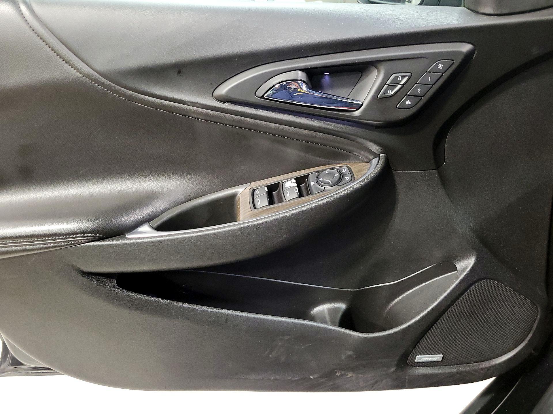 Thumbnail: 2020 Chevrolet Malibu - 12