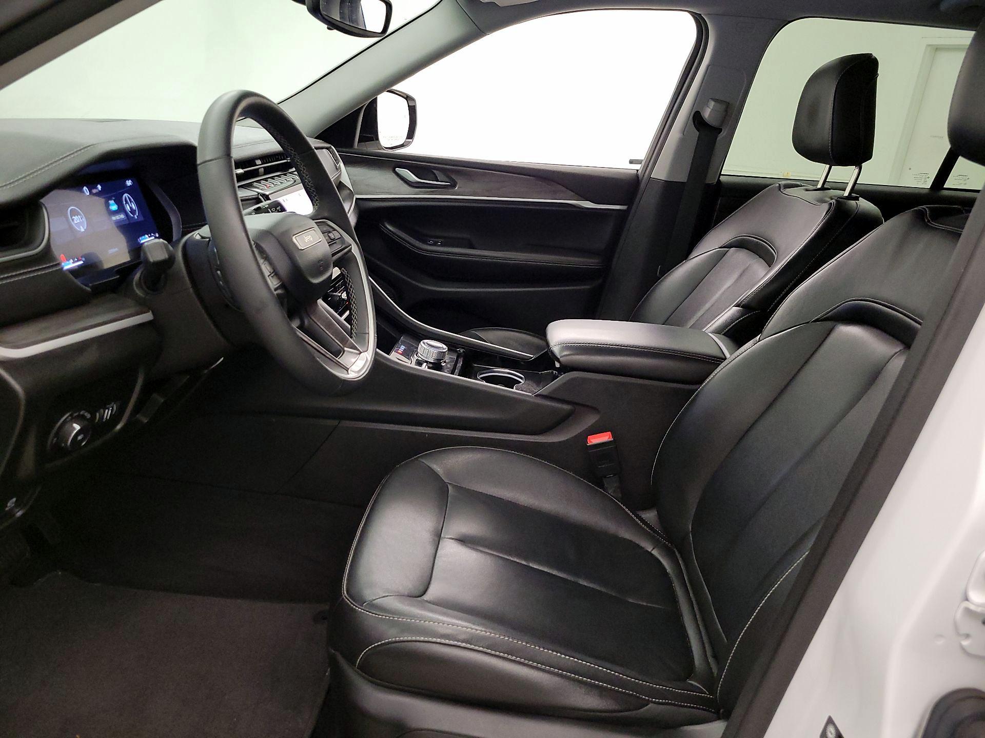 Thumbnail: 2023 Jeep Grand Cherokee - 11
