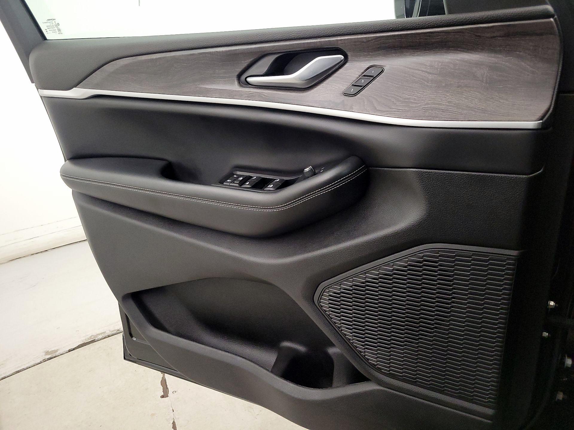 Thumbnail: 2023 Jeep Grand Cherokee - 12