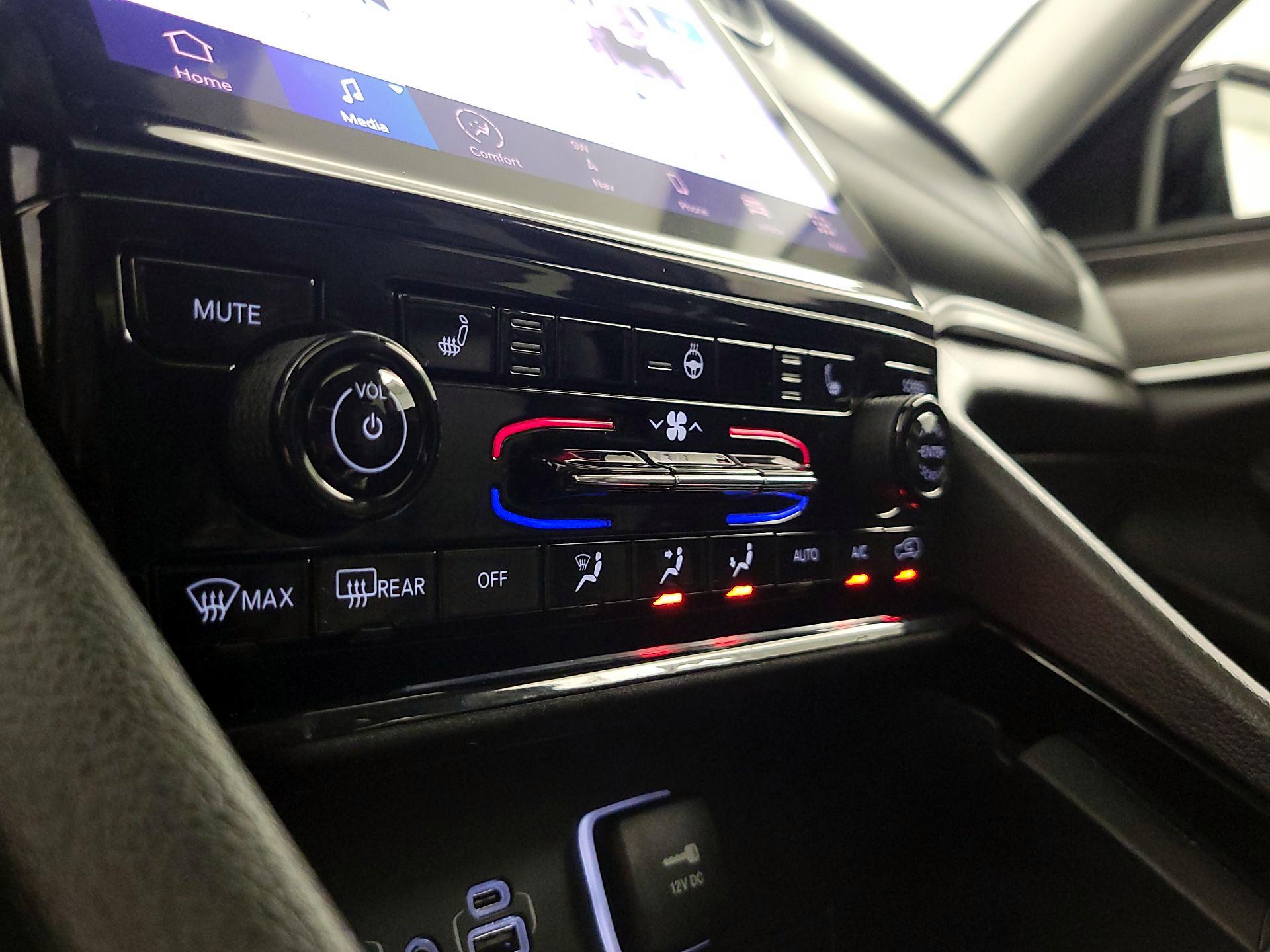 Thumbnail: 2023 Jeep Grand Cherokee - 17