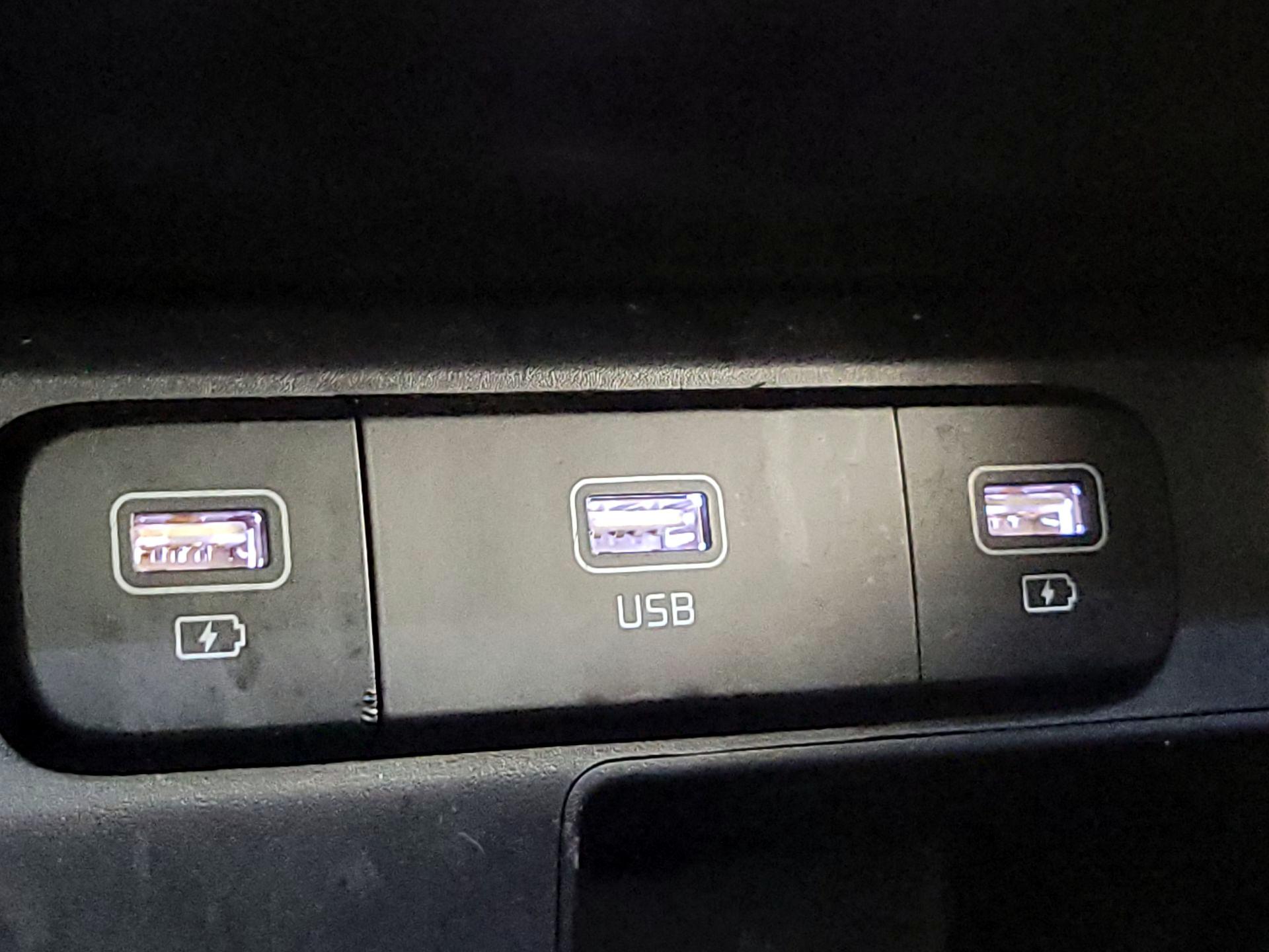 Thumbnail: 2021 Kia Sorento - 18