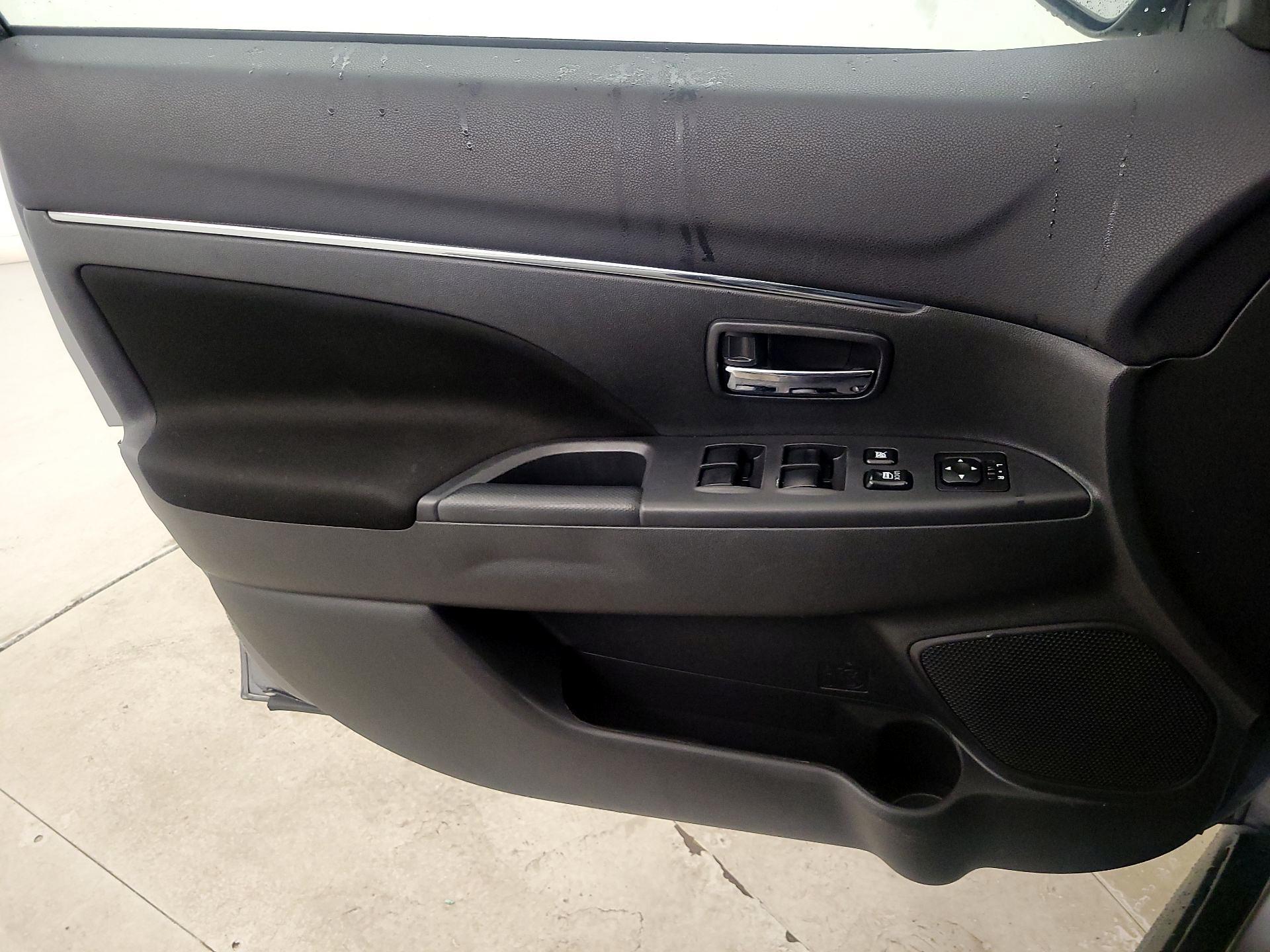 Thumbnail: 2020 Mitsubishi Outlander Sport - 12