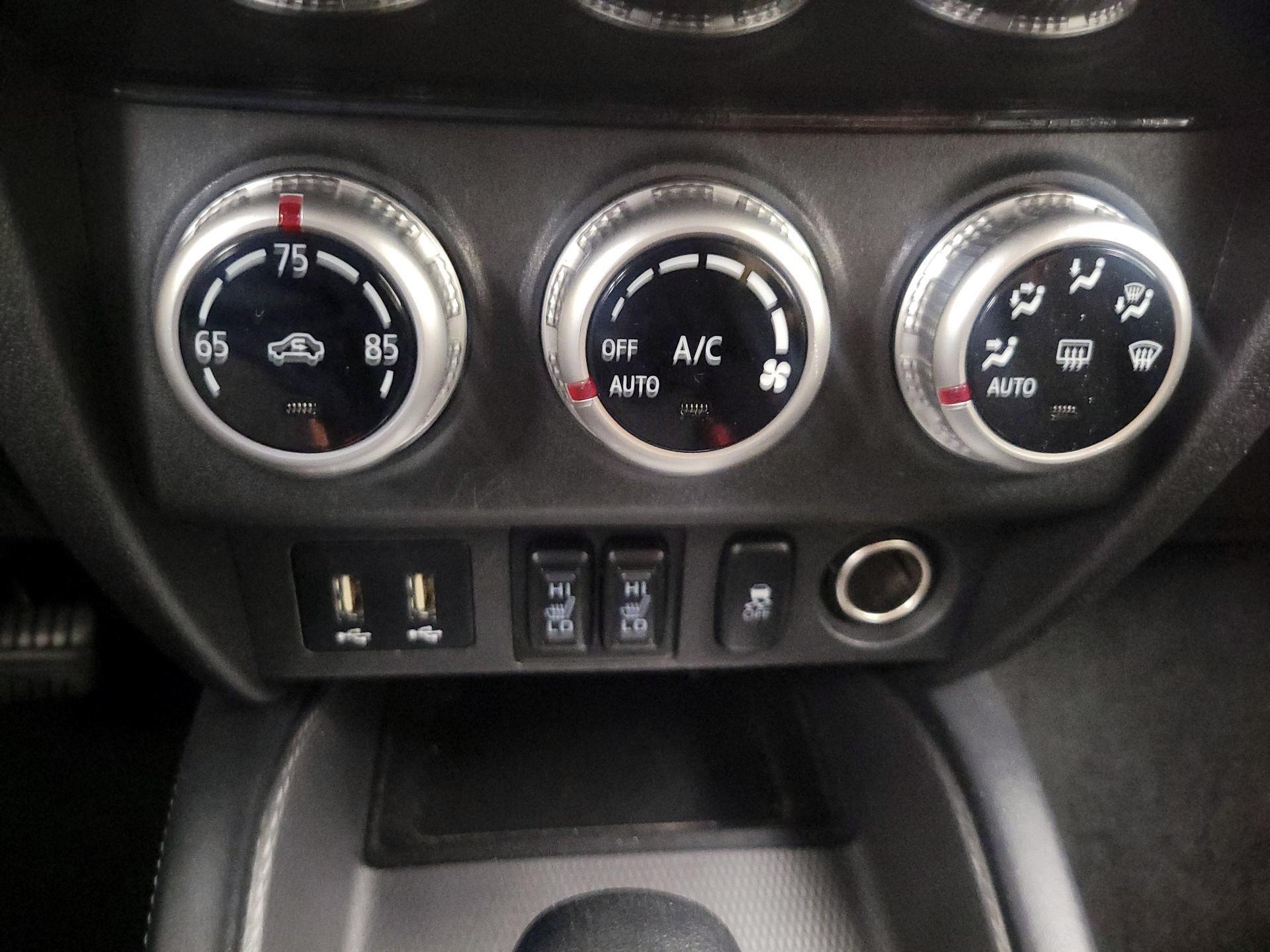 Thumbnail: 2020 Mitsubishi Outlander Sport - 16