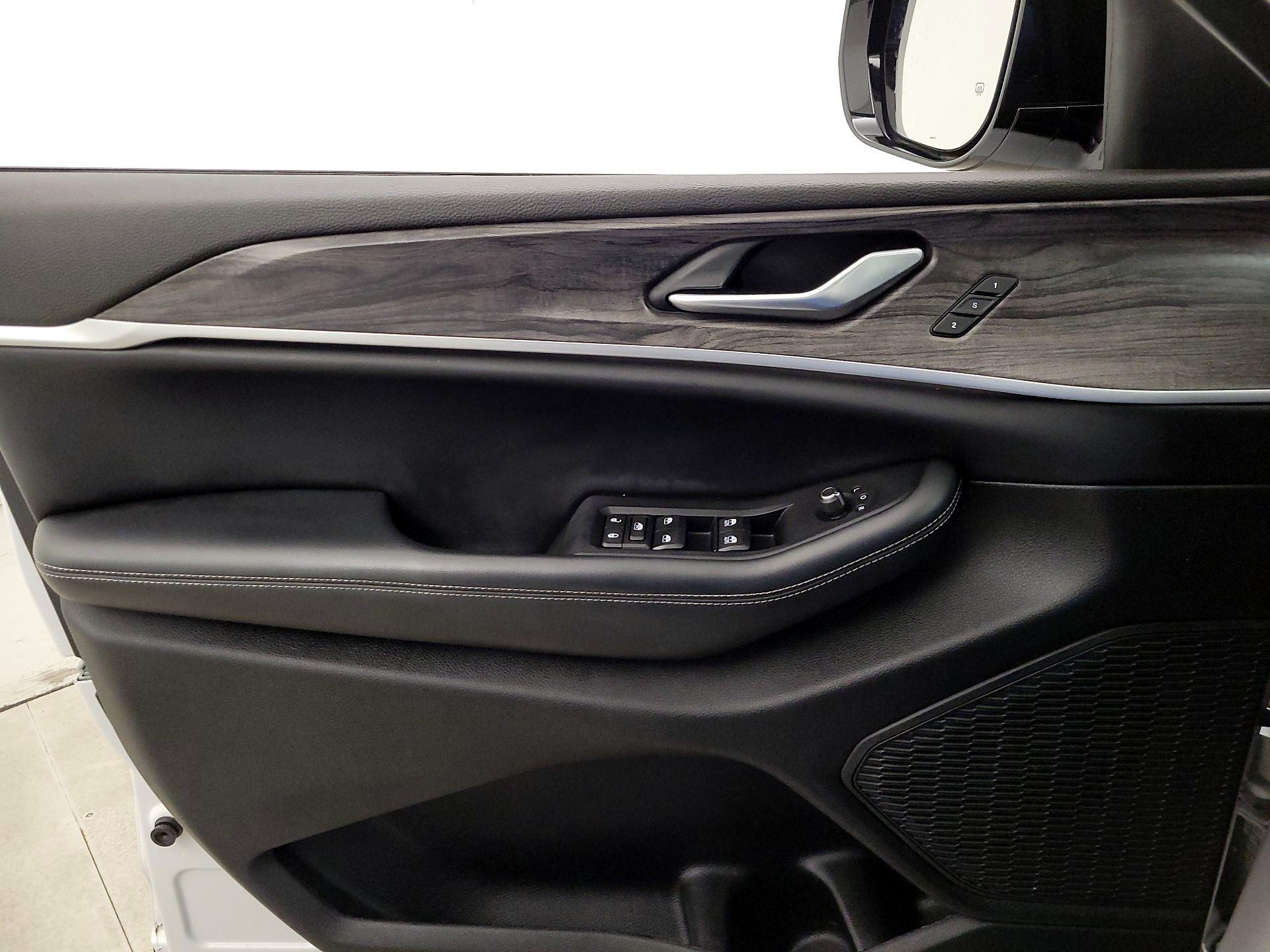 Thumbnail: 2023 Jeep Grand Cherokee - 12