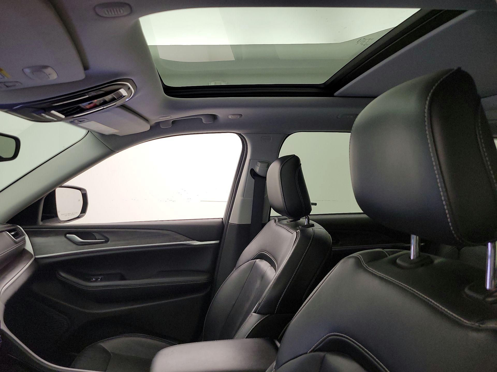 Thumbnail: 2023 Jeep Grand Cherokee - 20