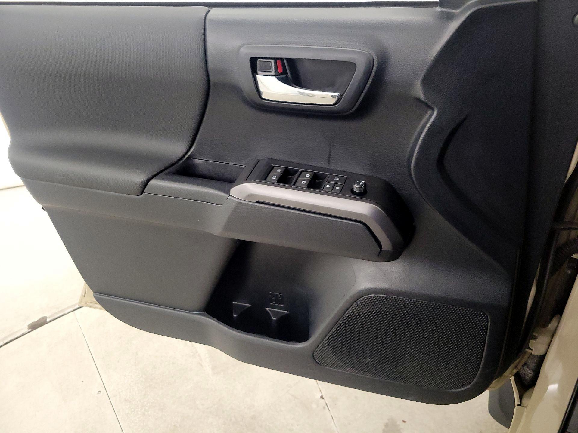 Thumbnail: 2019 Toyota Tacoma - 12