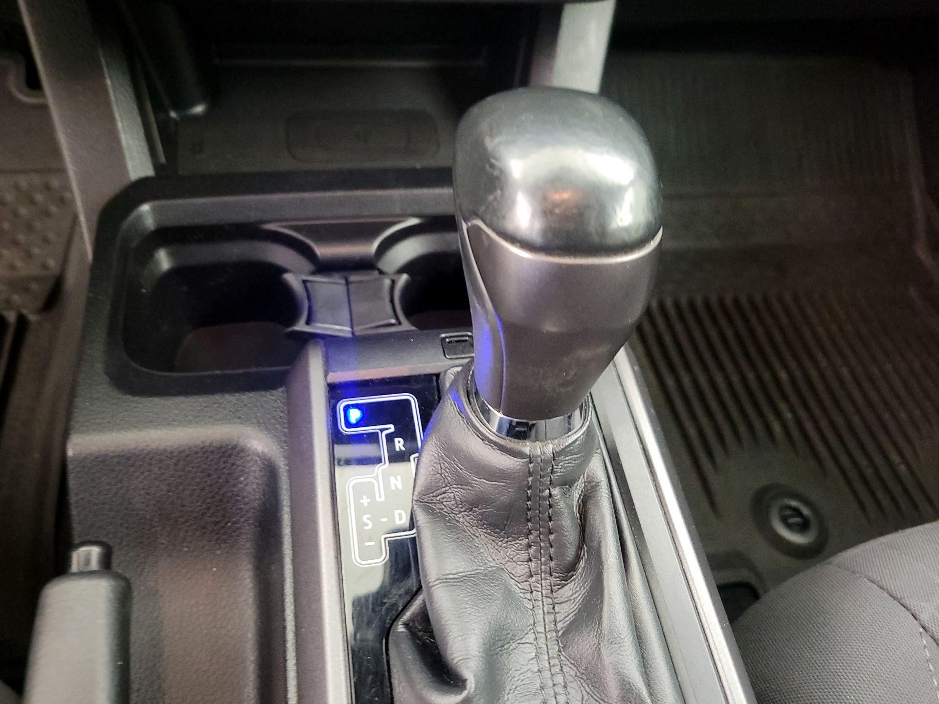 Thumbnail: 2019 Toyota Tacoma - 18