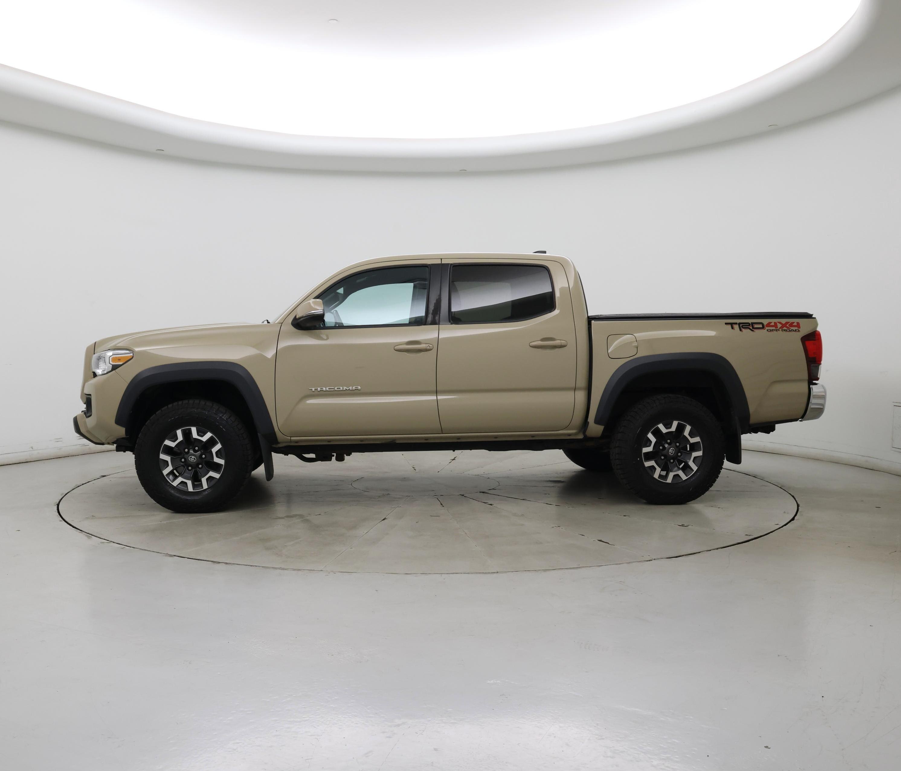 Thumbnail: 2019 Toyota Tacoma - 3