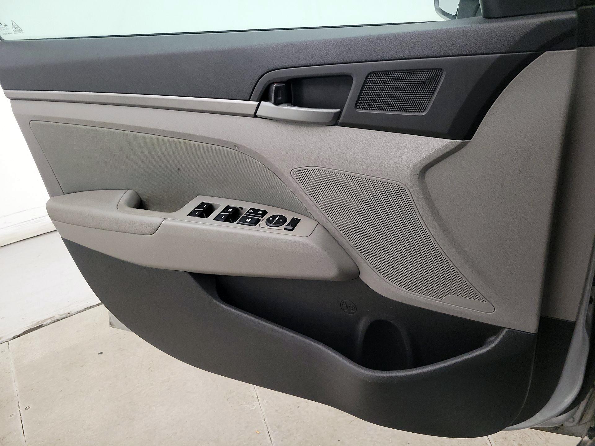 Thumbnail: 2017 Hyundai Elantra - 12