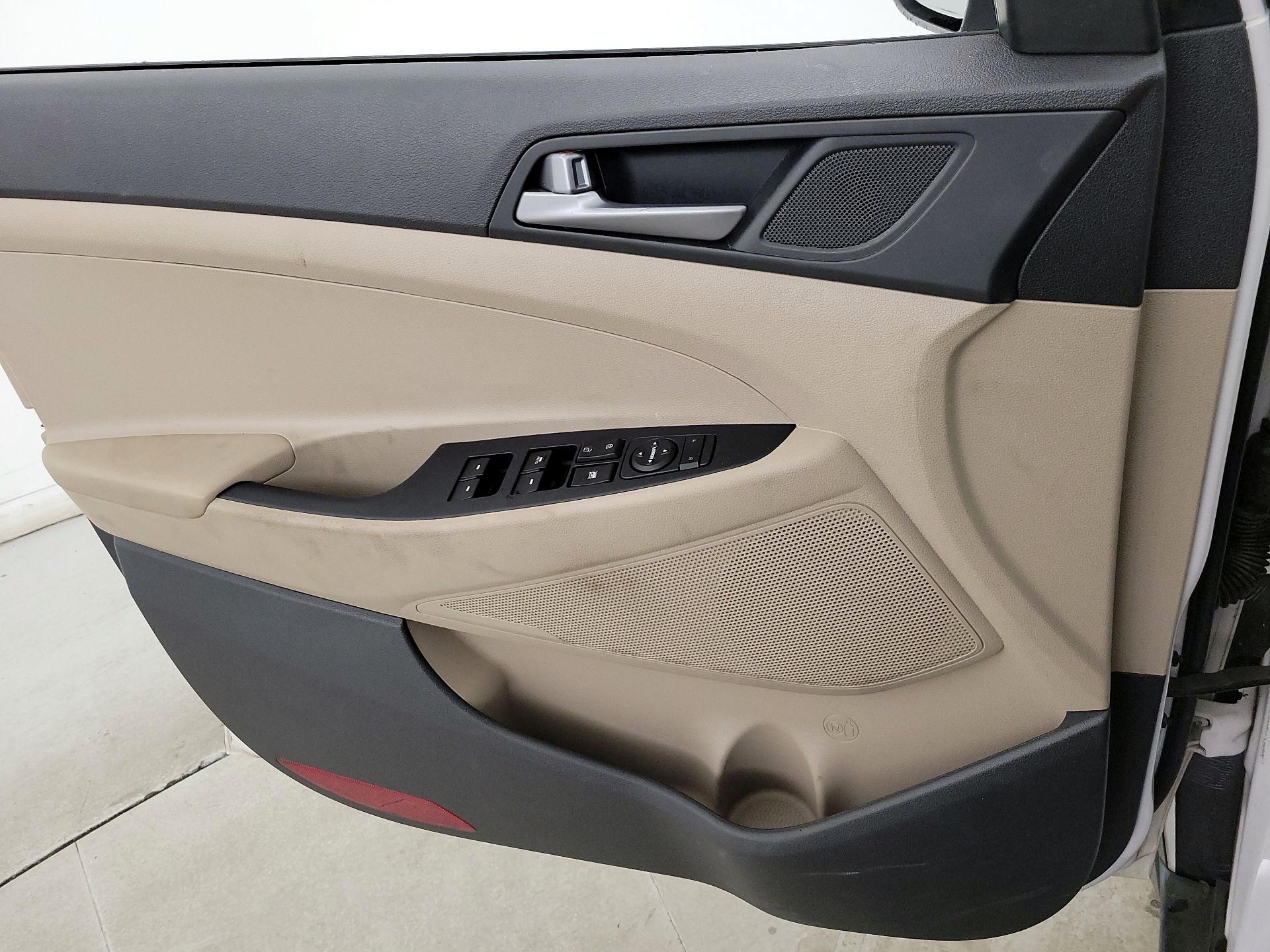 Thumbnail: 2016 Hyundai Tucson - 12