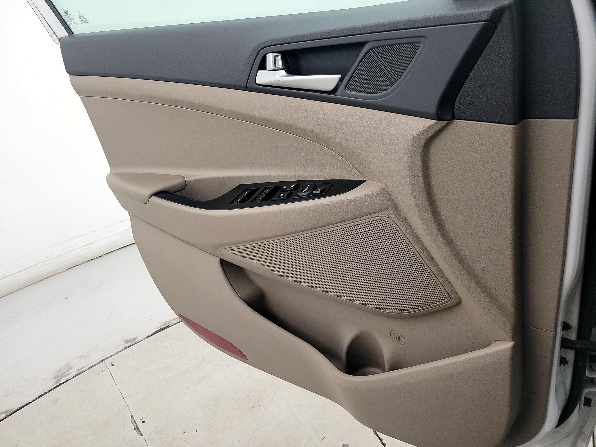 Thumbnail: 2019 Hyundai Tucson - 12