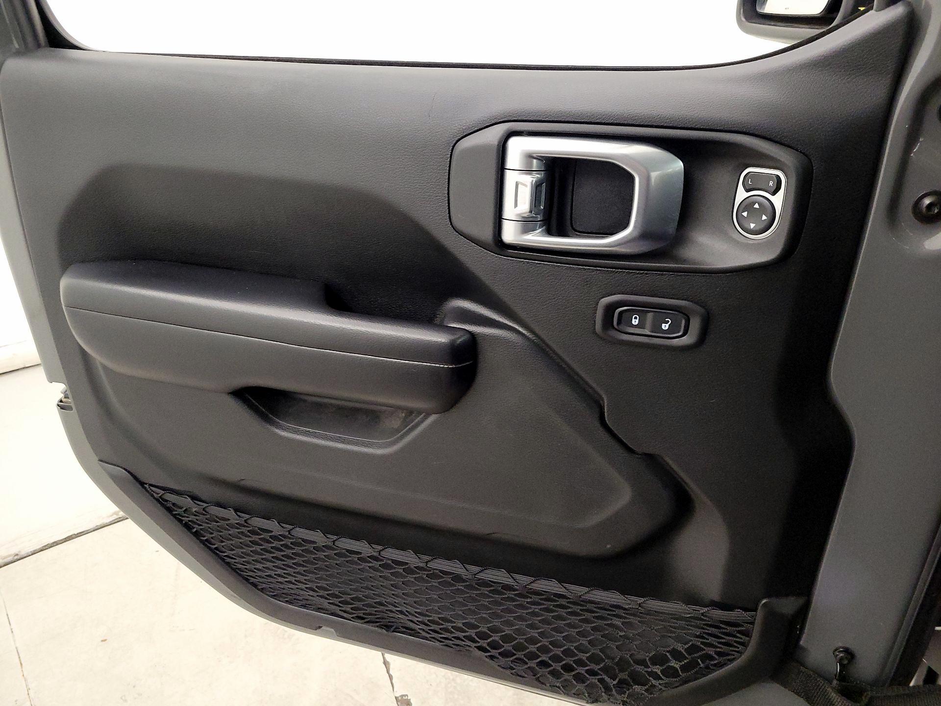 Thumbnail: 2019 Jeep Wrangler - 12