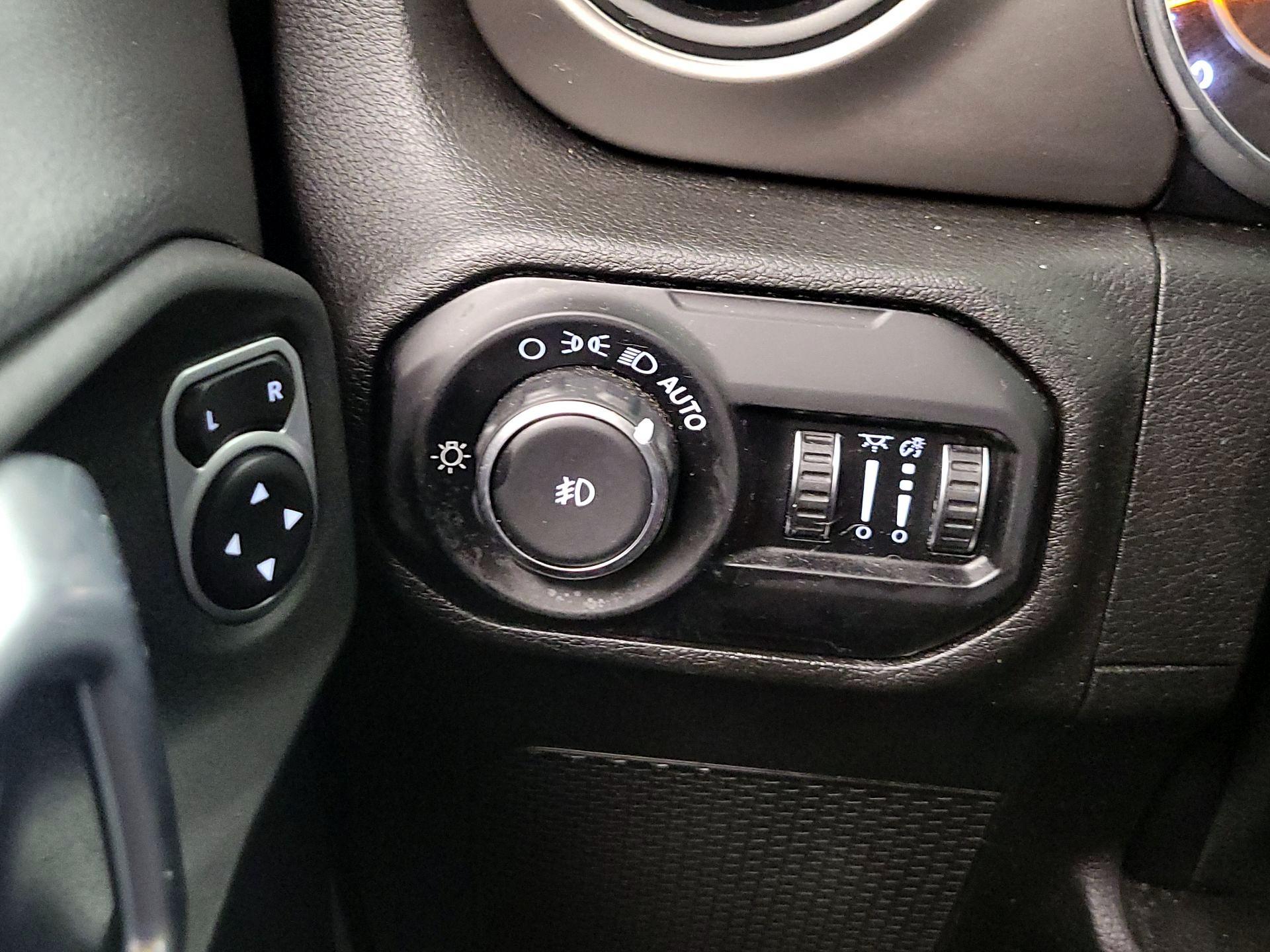 Thumbnail: 2019 Jeep Wrangler - 13