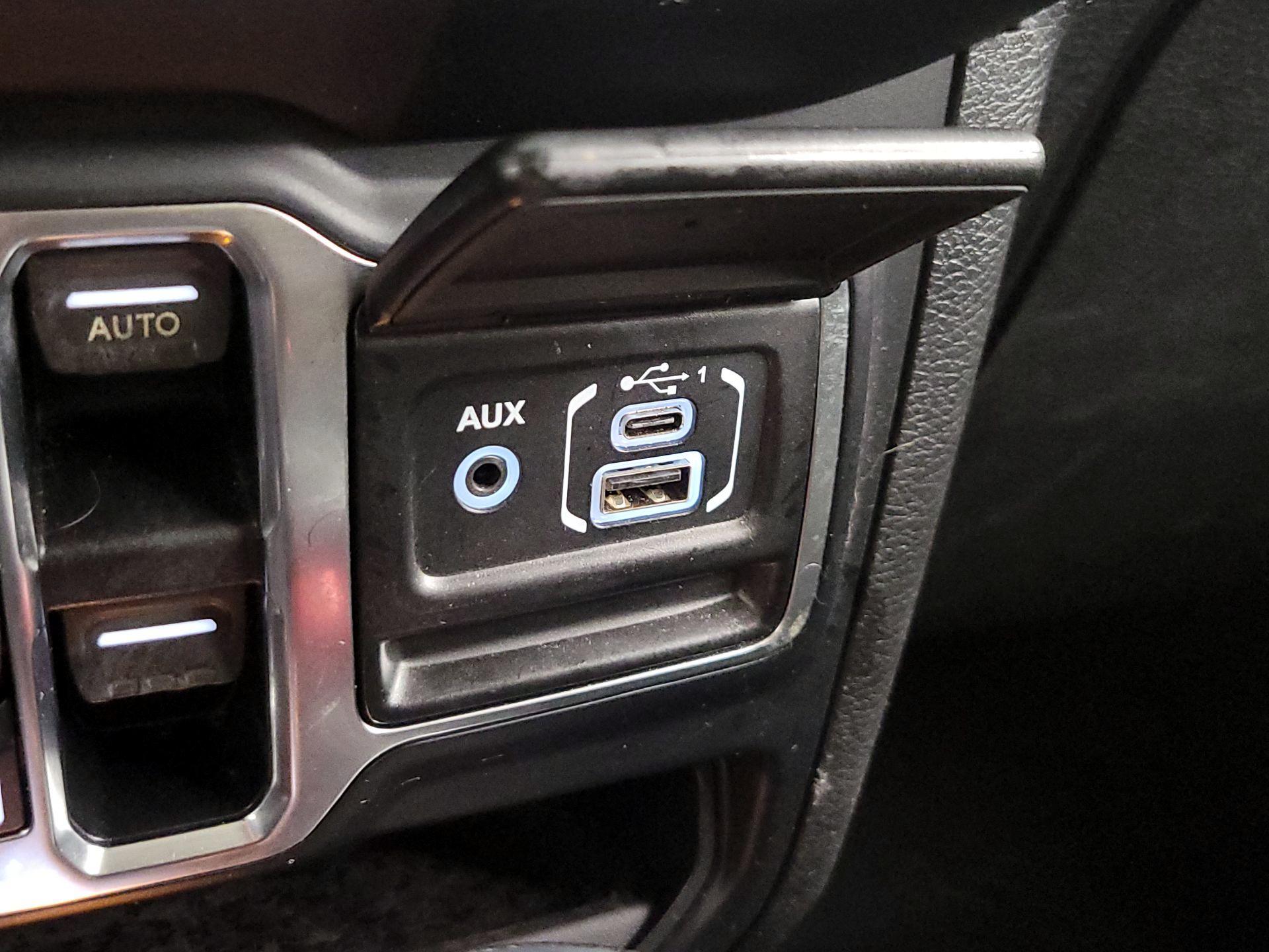 Thumbnail: 2019 Jeep Wrangler - 18