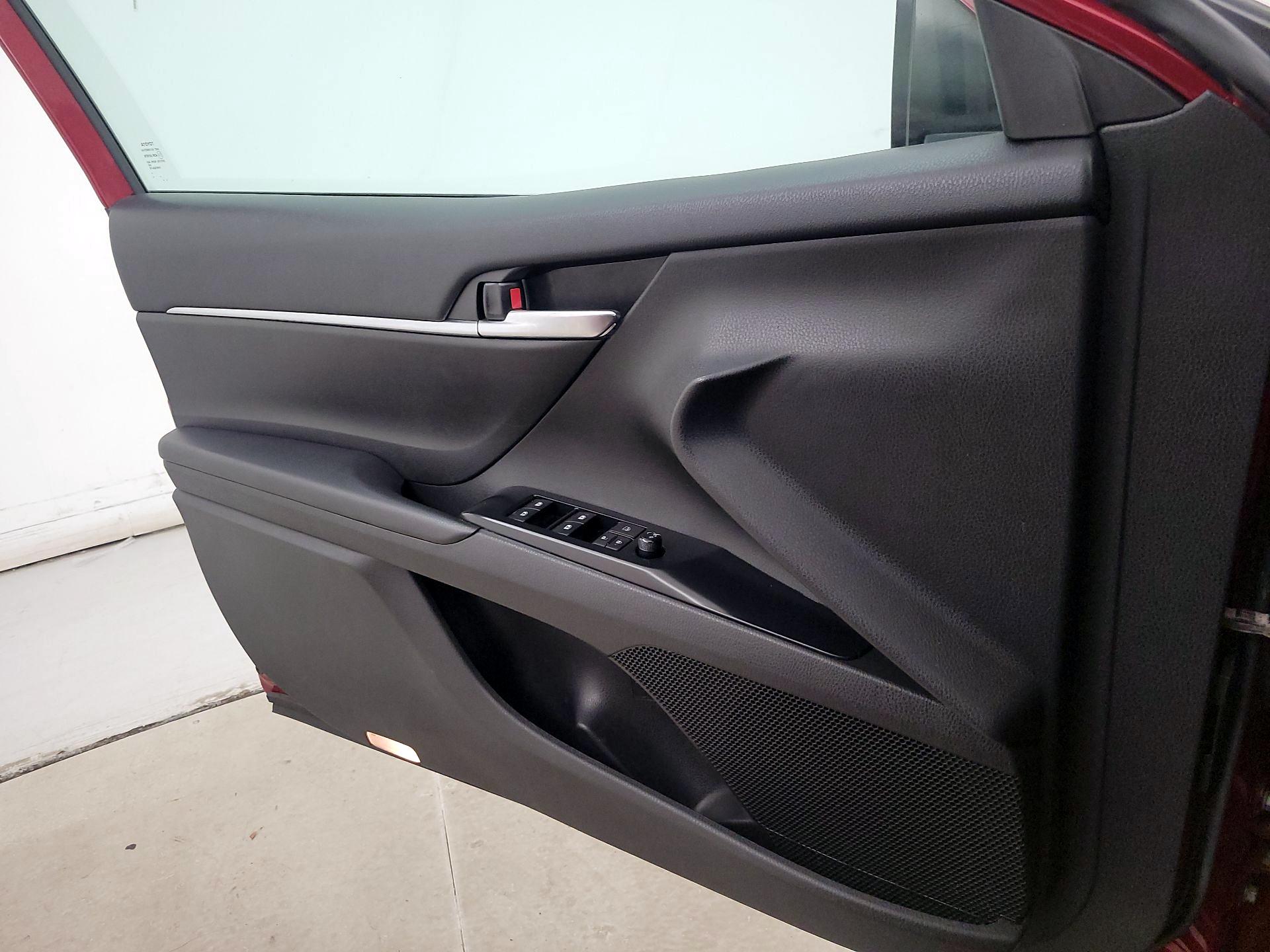 Thumbnail: 2019 Toyota Camry - 12