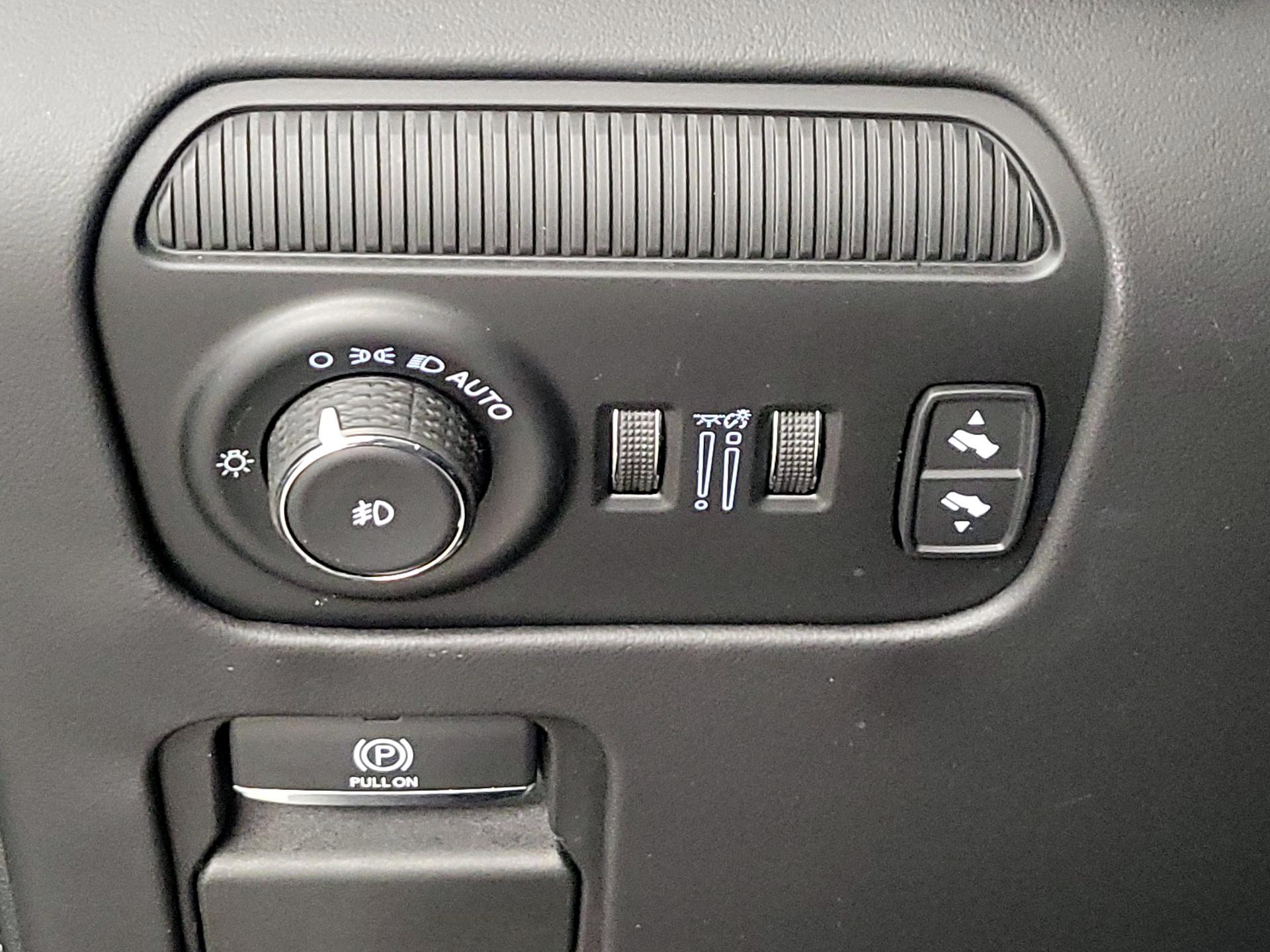 Thumbnail: 2023 Jeep Grand Wagoneer - 13