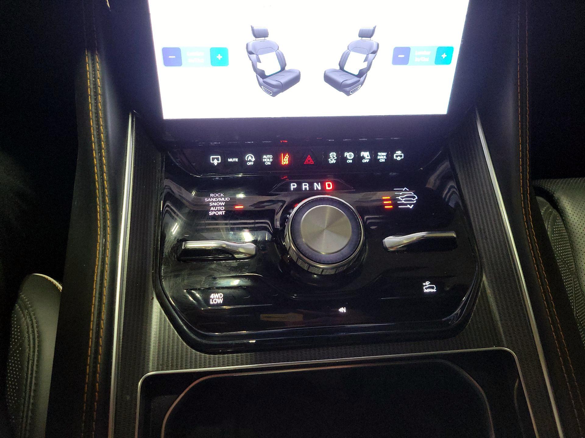 Thumbnail: 2023 Jeep Grand Wagoneer - 18