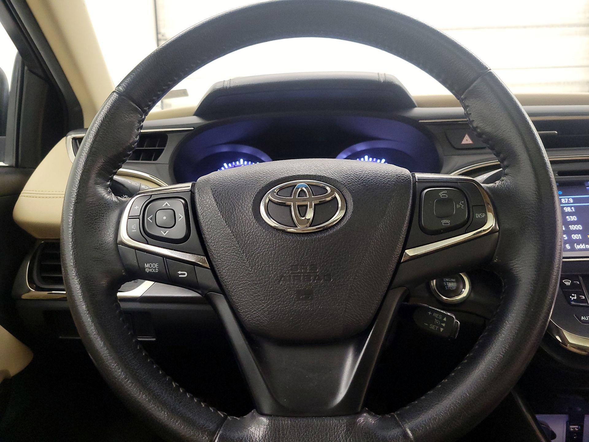 Thumbnail: 2016 Toyota Avalon - 10