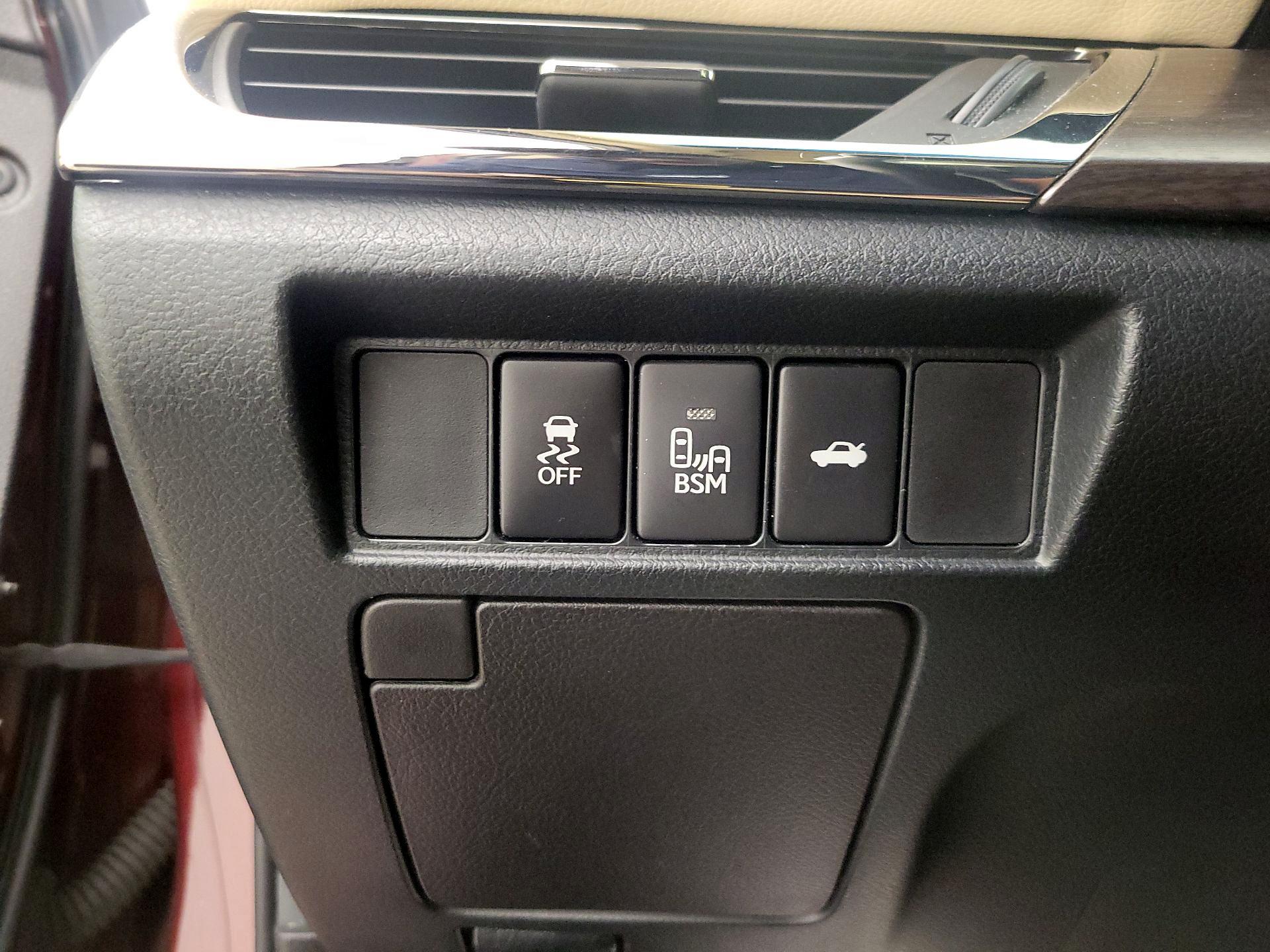 Thumbnail: 2016 Toyota Avalon - 13