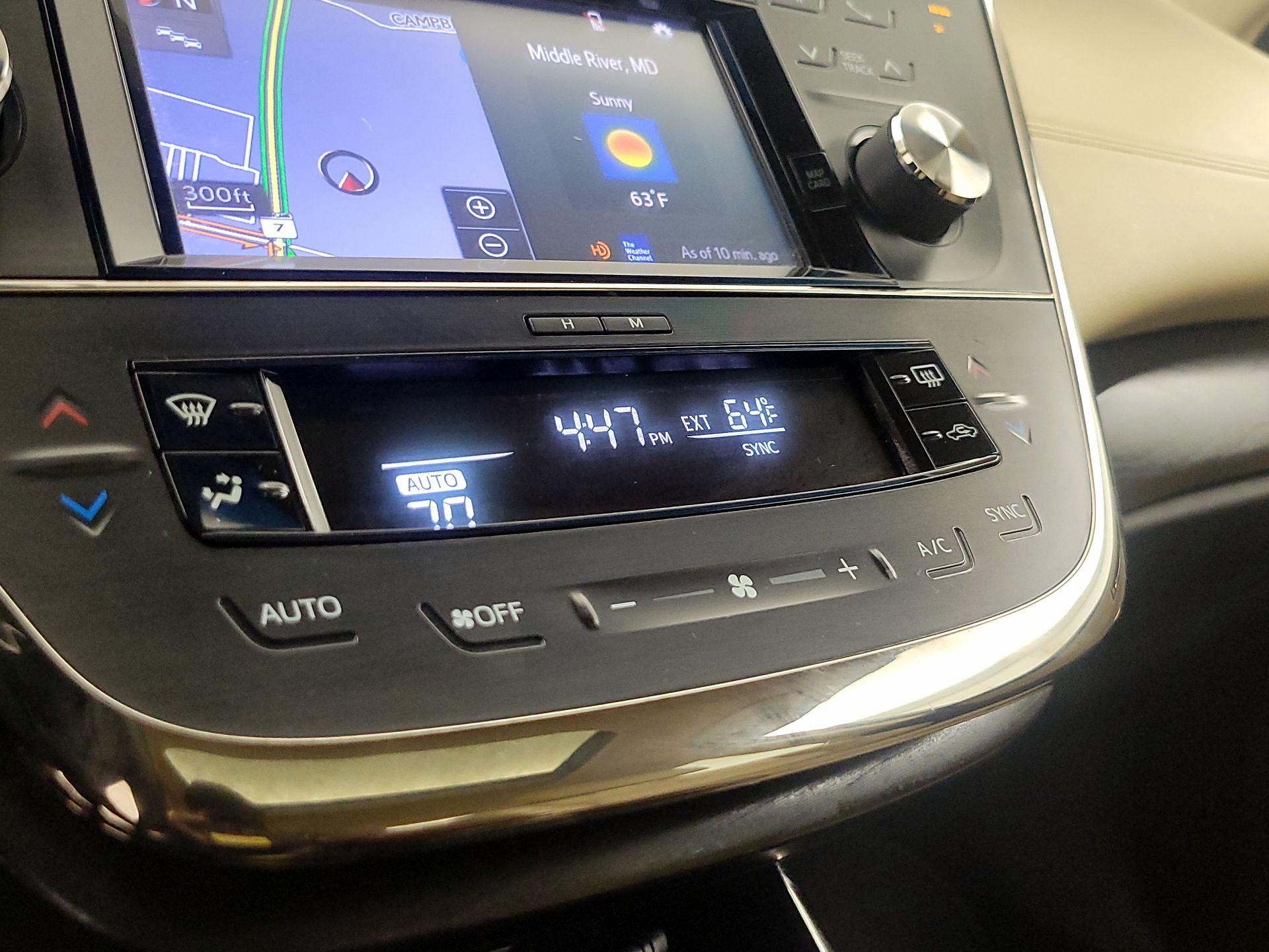 Thumbnail: 2016 Toyota Avalon - 16