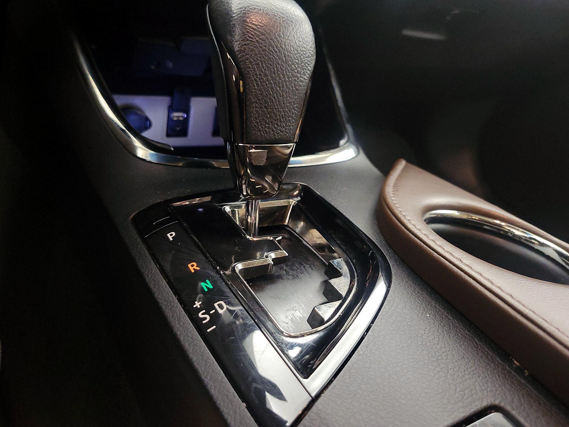 Thumbnail: 2016 Toyota Avalon - 17