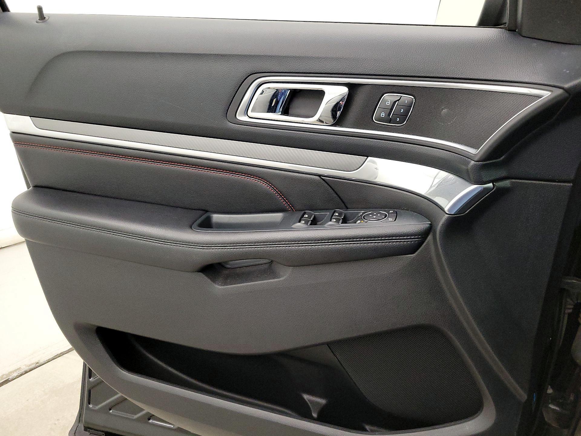 Thumbnail: 2016 Ford Explorer - 12