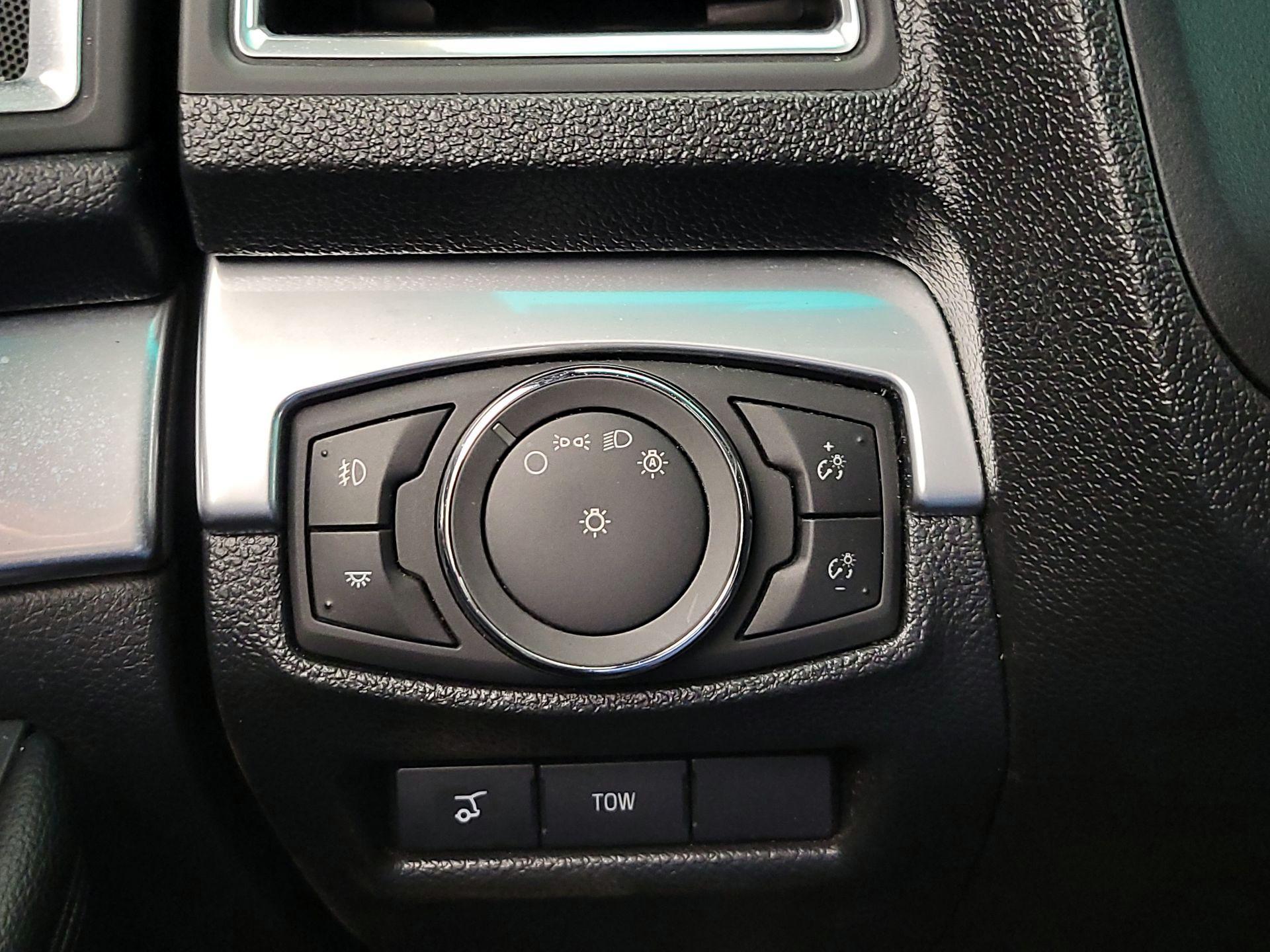 Thumbnail: 2016 Ford Explorer - 13