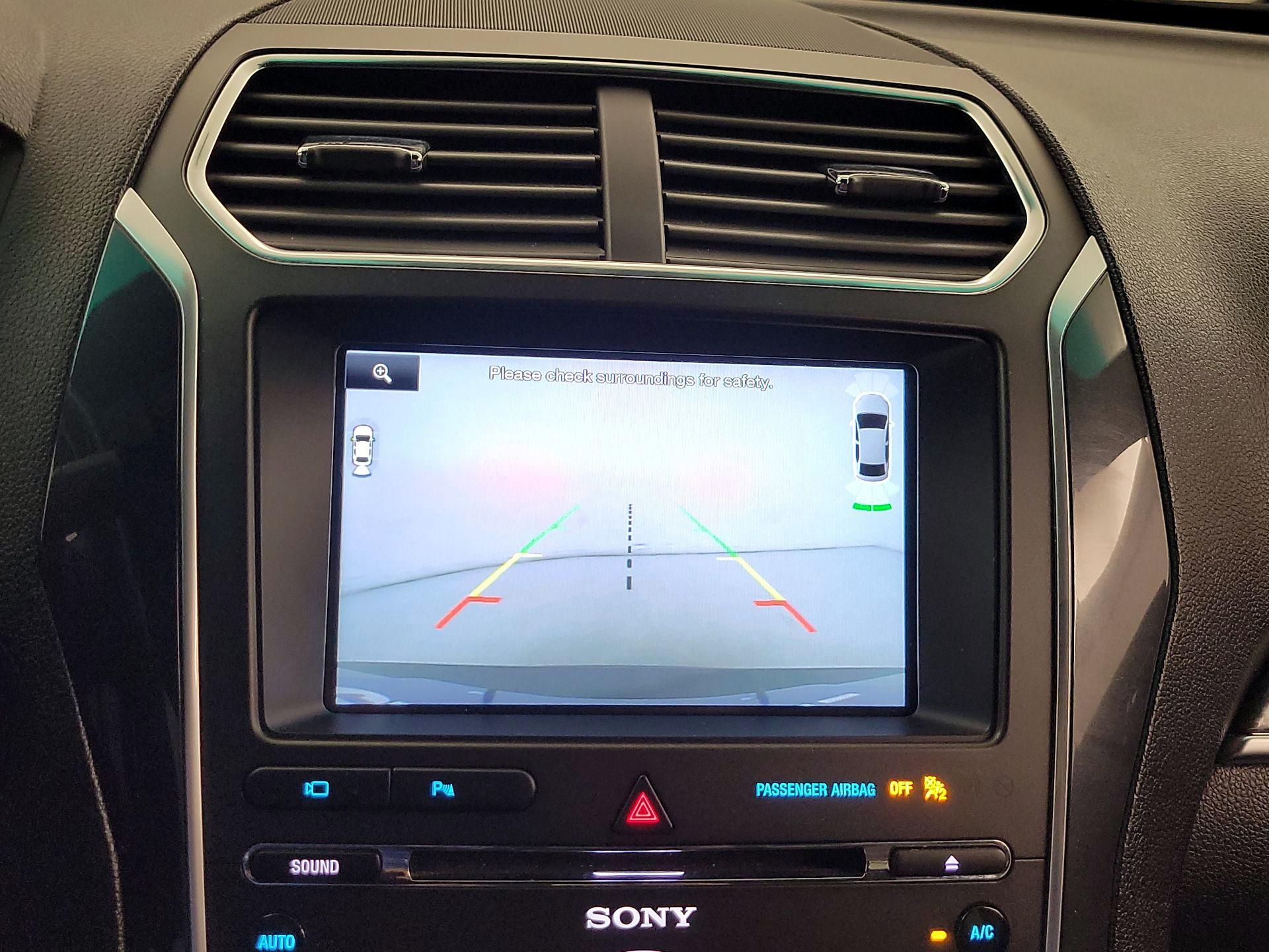 Thumbnail: 2016 Ford Explorer - 15