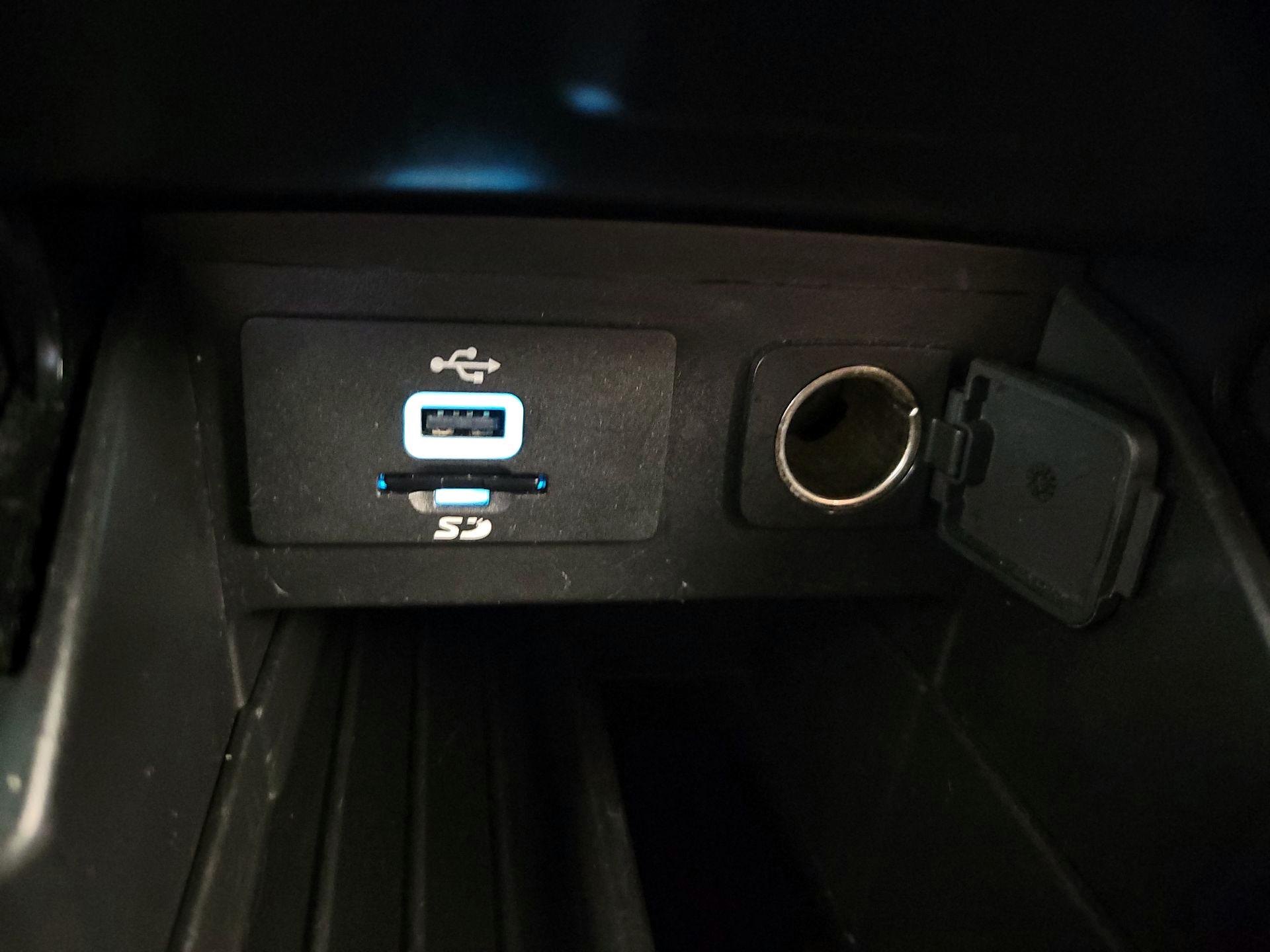 Thumbnail: 2016 Ford Explorer - 19