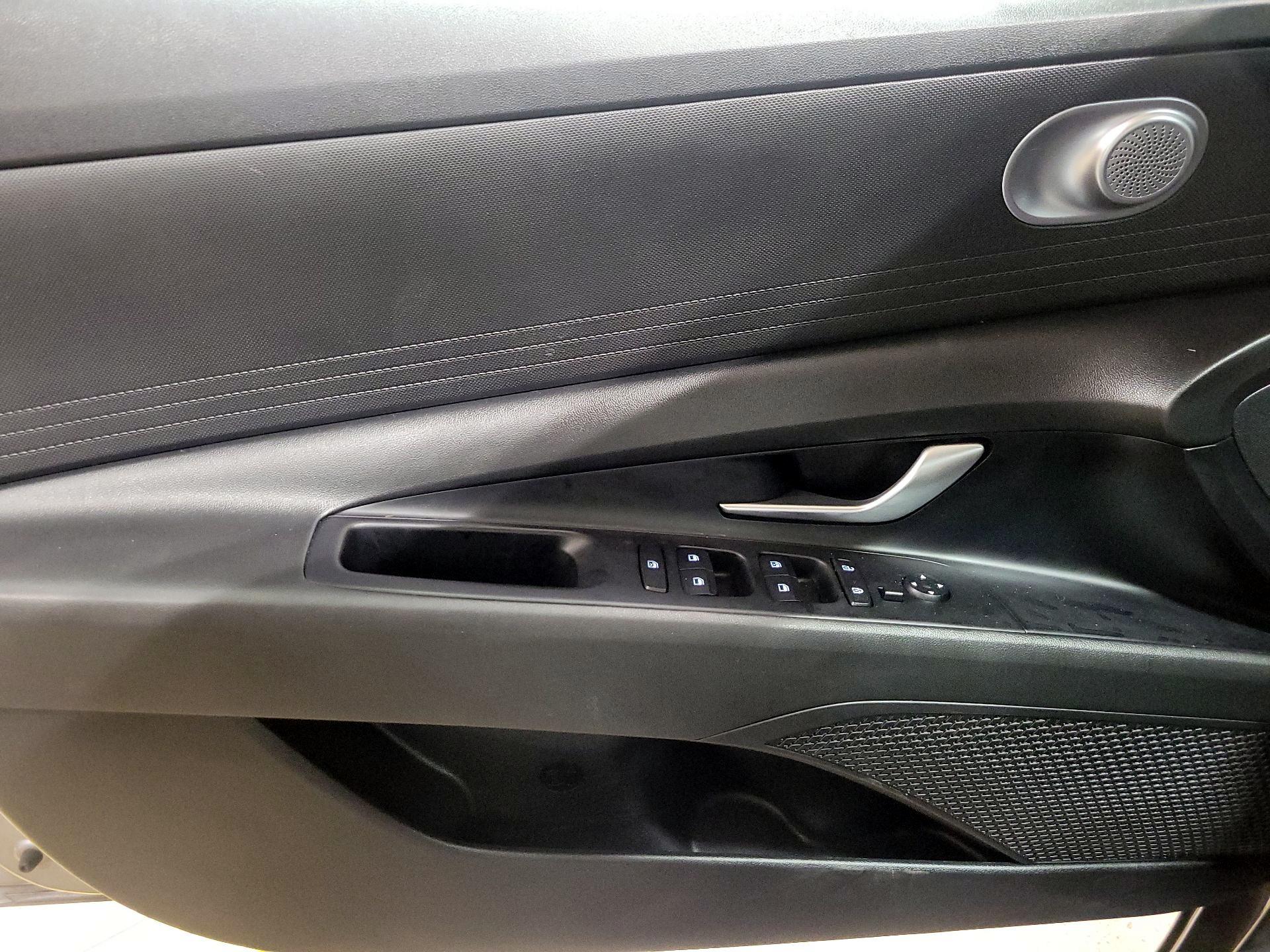 Thumbnail: 2022 Hyundai Elantra - 12