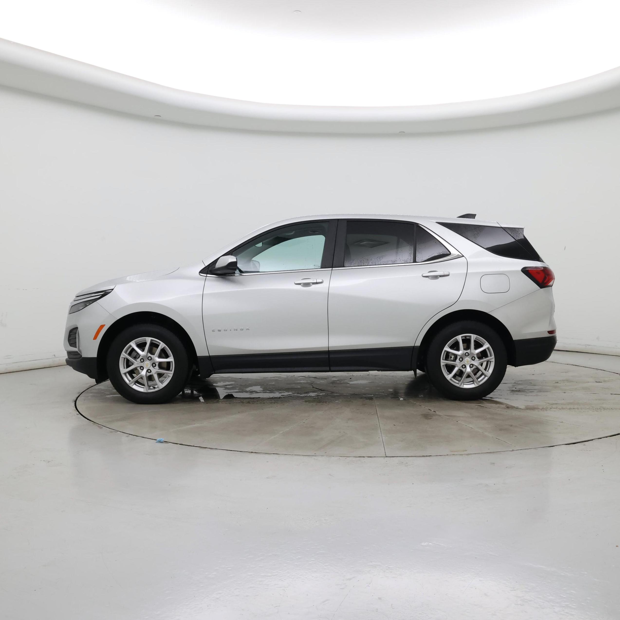 Thumbnail: 2022 Chevrolet Equinox - 3