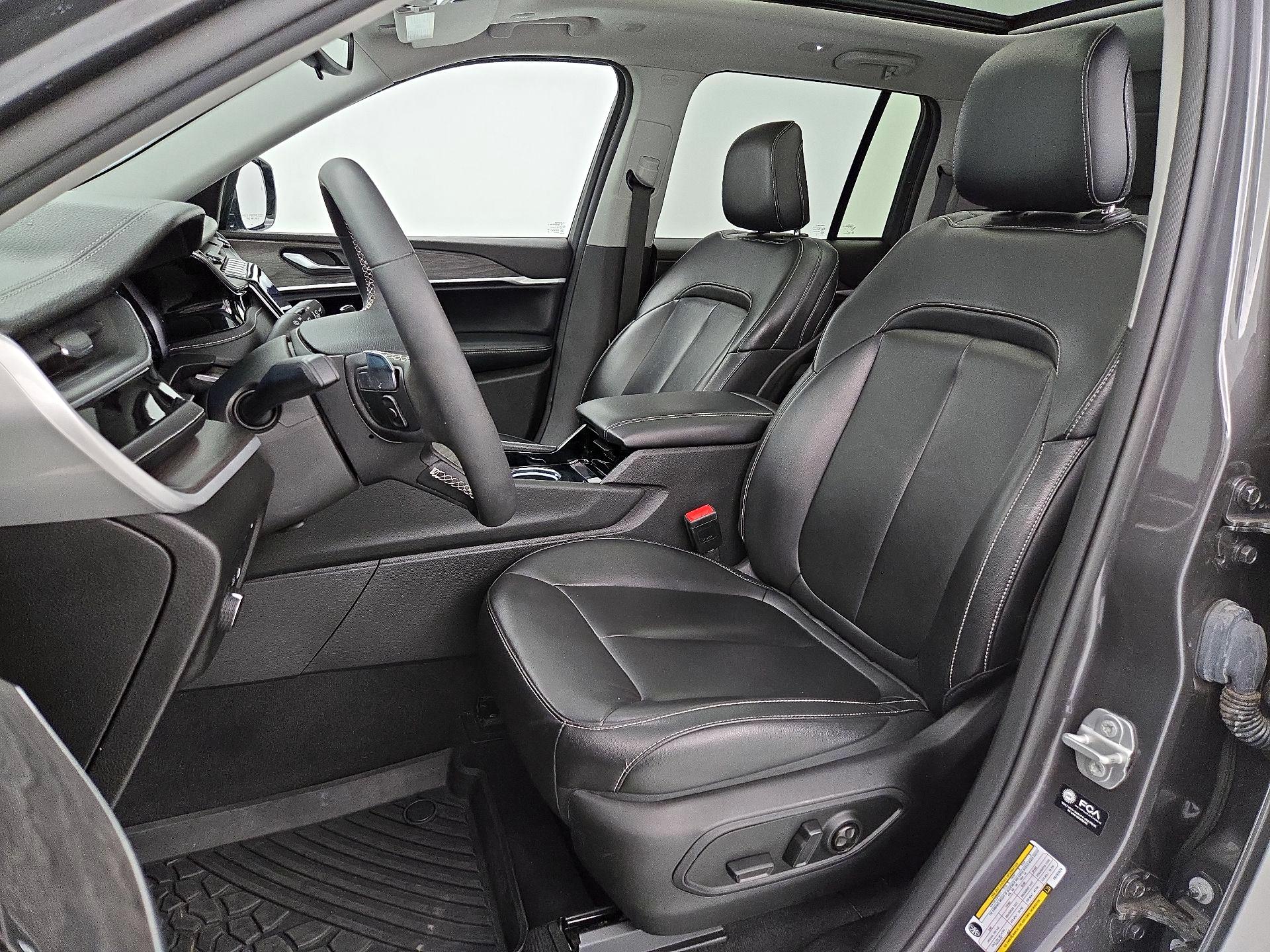 Thumbnail: 2023 Jeep Grand Cherokee - 11