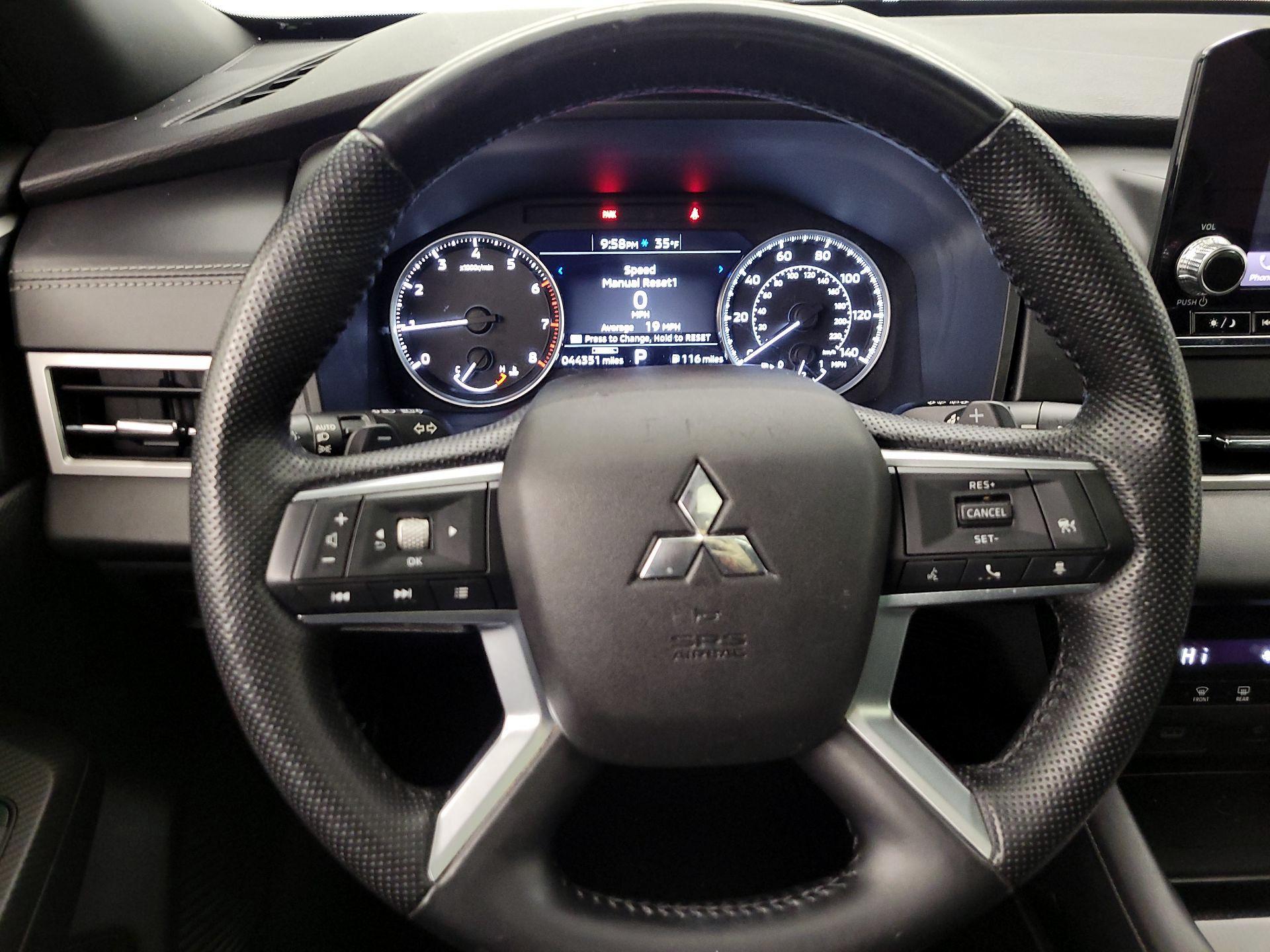 Thumbnail: 2022 Mitsubishi Outlander - 10