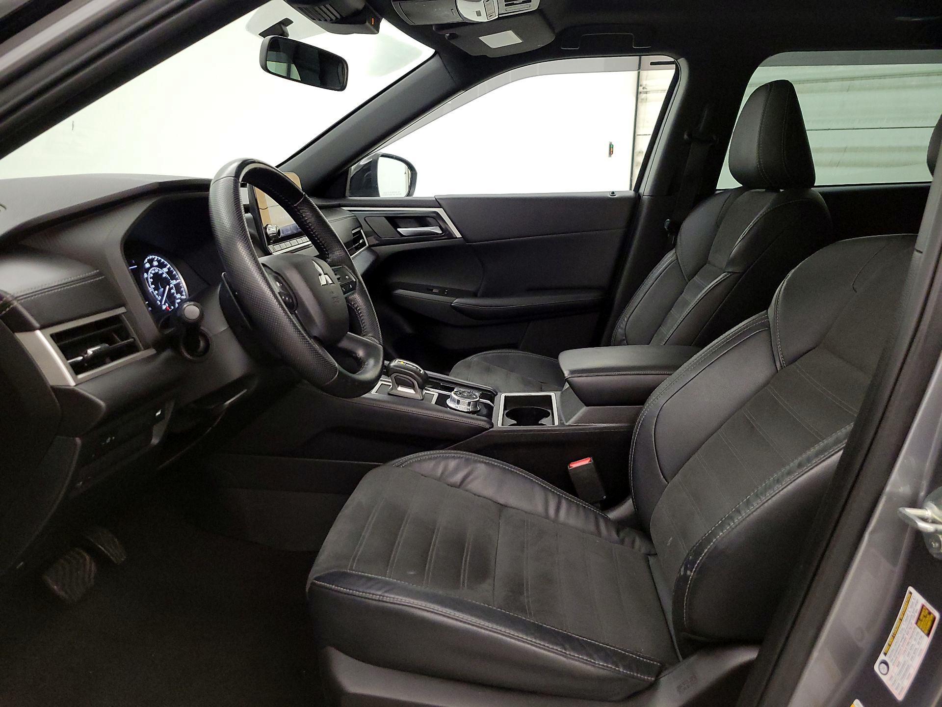 Thumbnail: 2022 Mitsubishi Outlander - 11