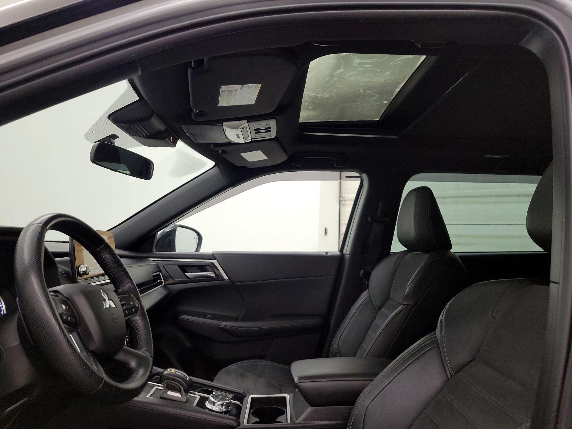 Thumbnail: 2022 Mitsubishi Outlander - 18