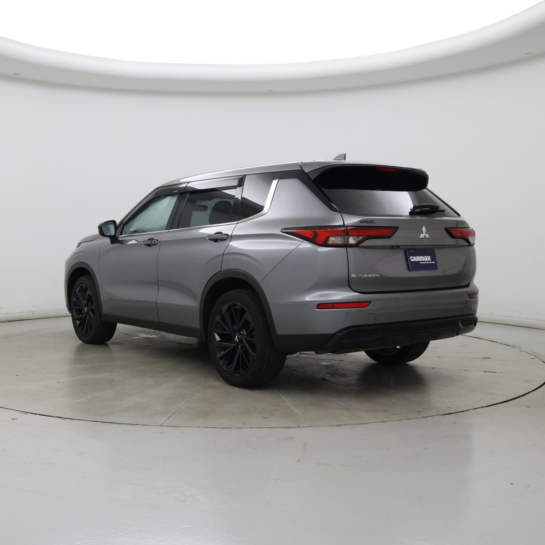 Thumbnail: 2022 Mitsubishi Outlander - 2