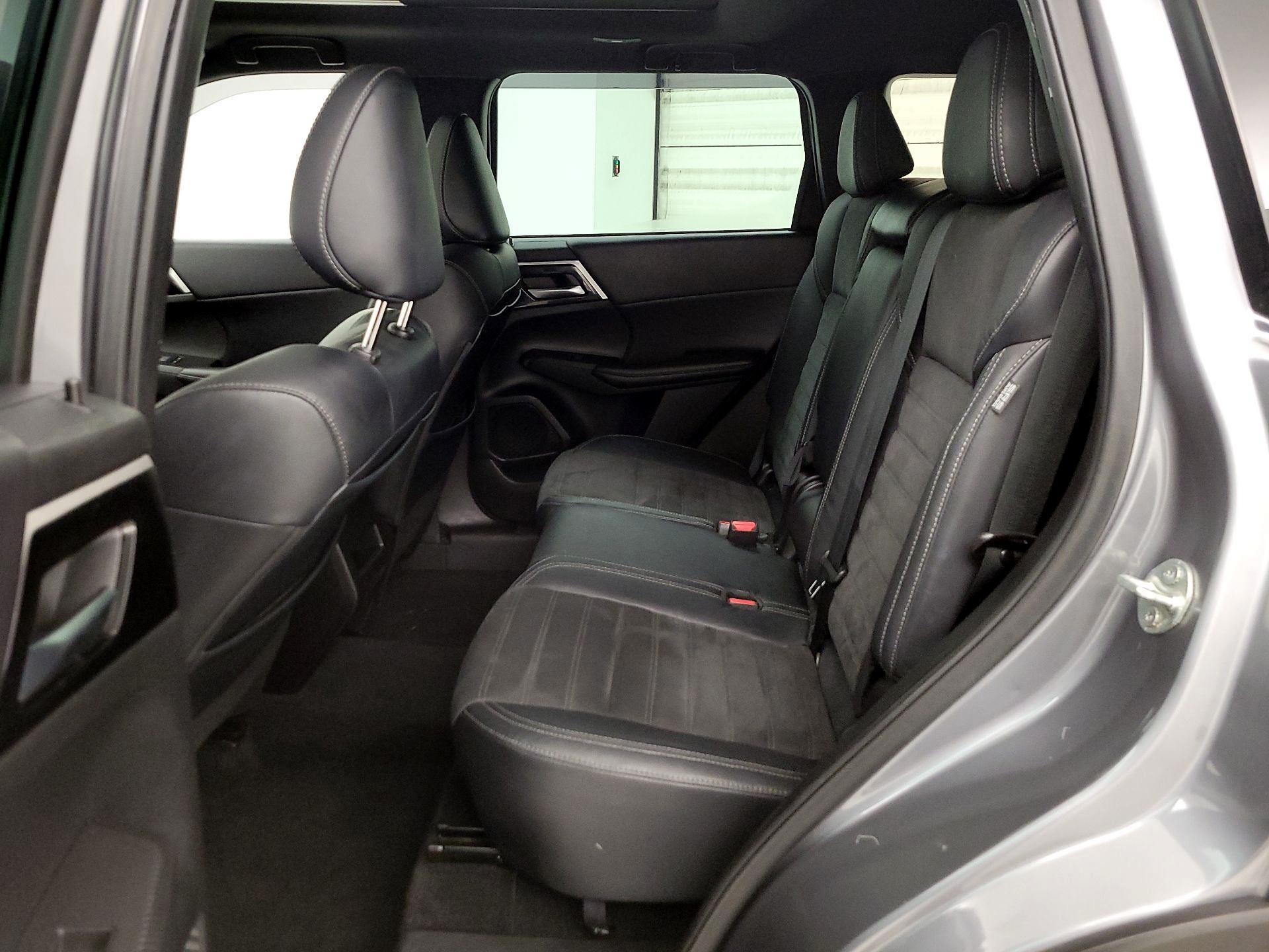 Thumbnail: 2022 Mitsubishi Outlander - 19