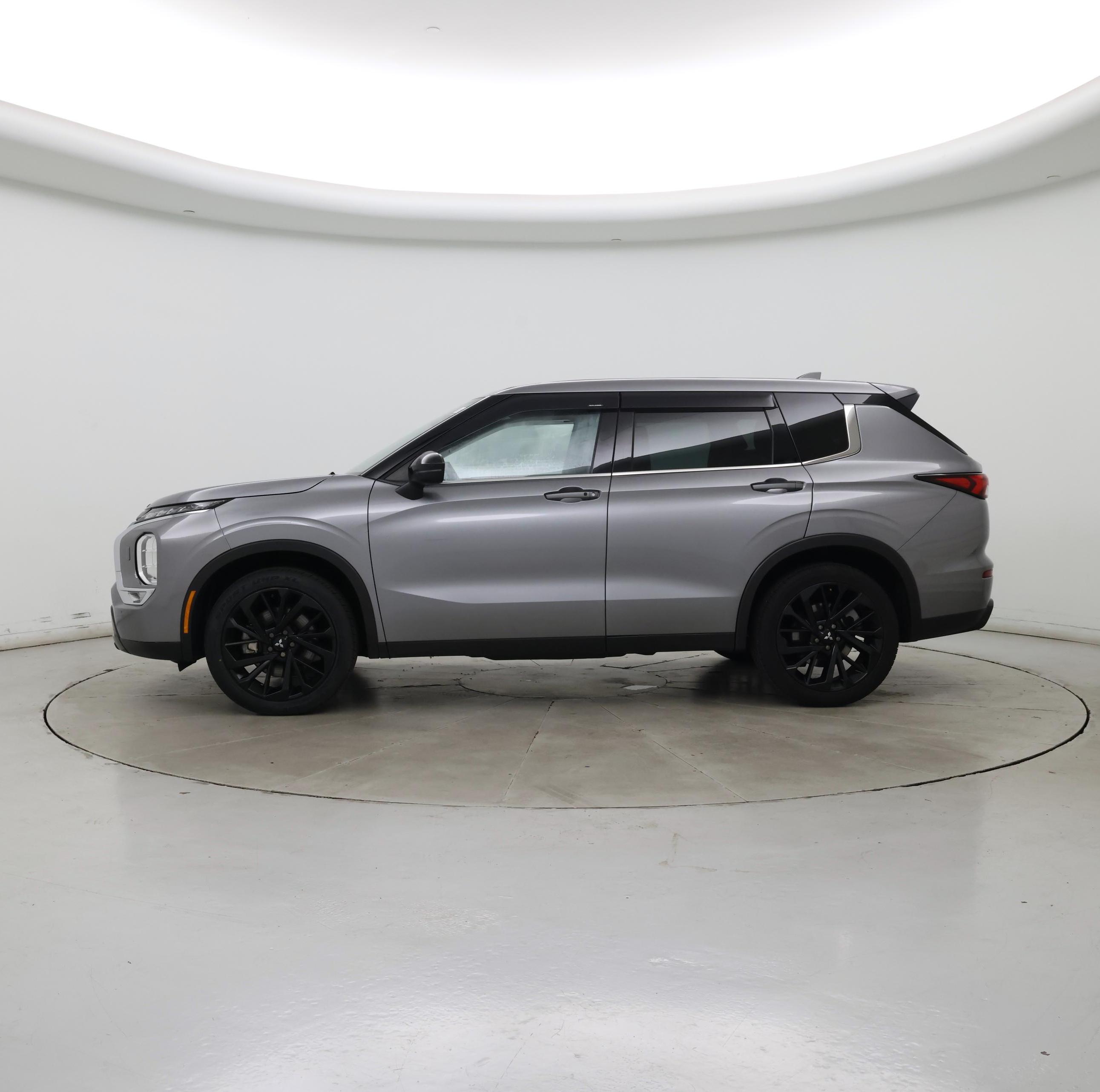 Thumbnail: 2022 Mitsubishi Outlander - 3