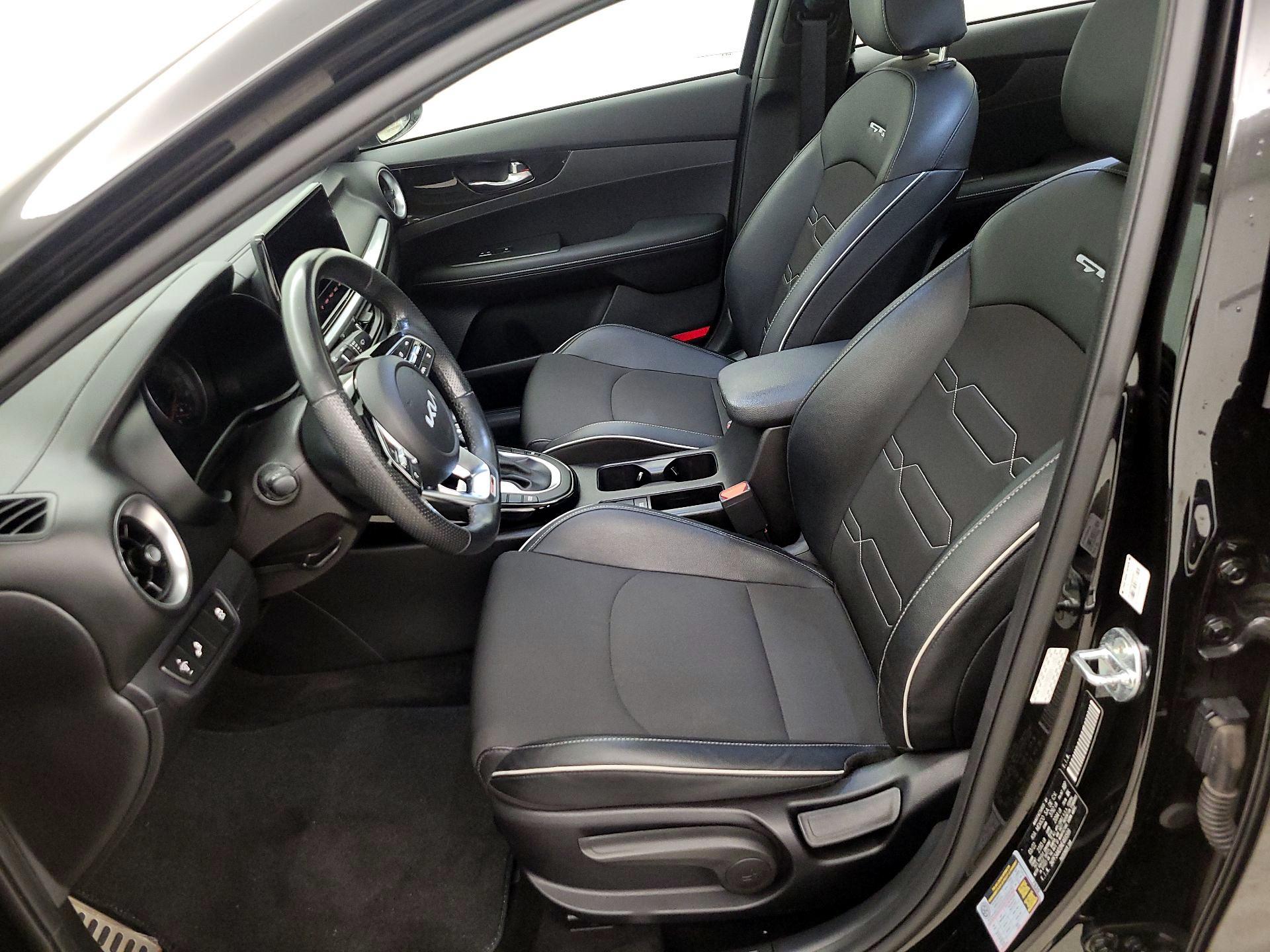 Thumbnail: 2022 Kia Forte - 11