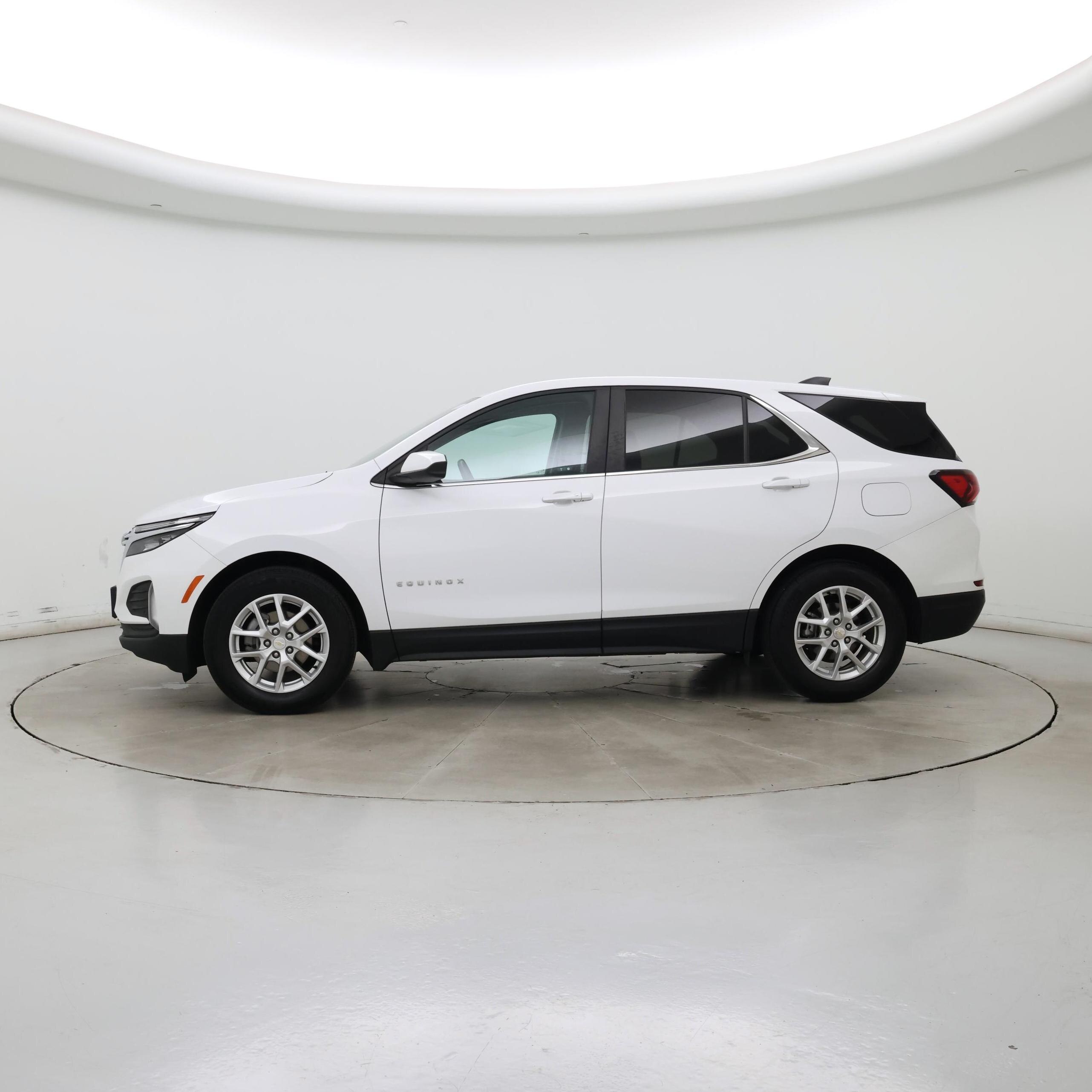 Thumbnail: 2022 Chevrolet Equinox - 3