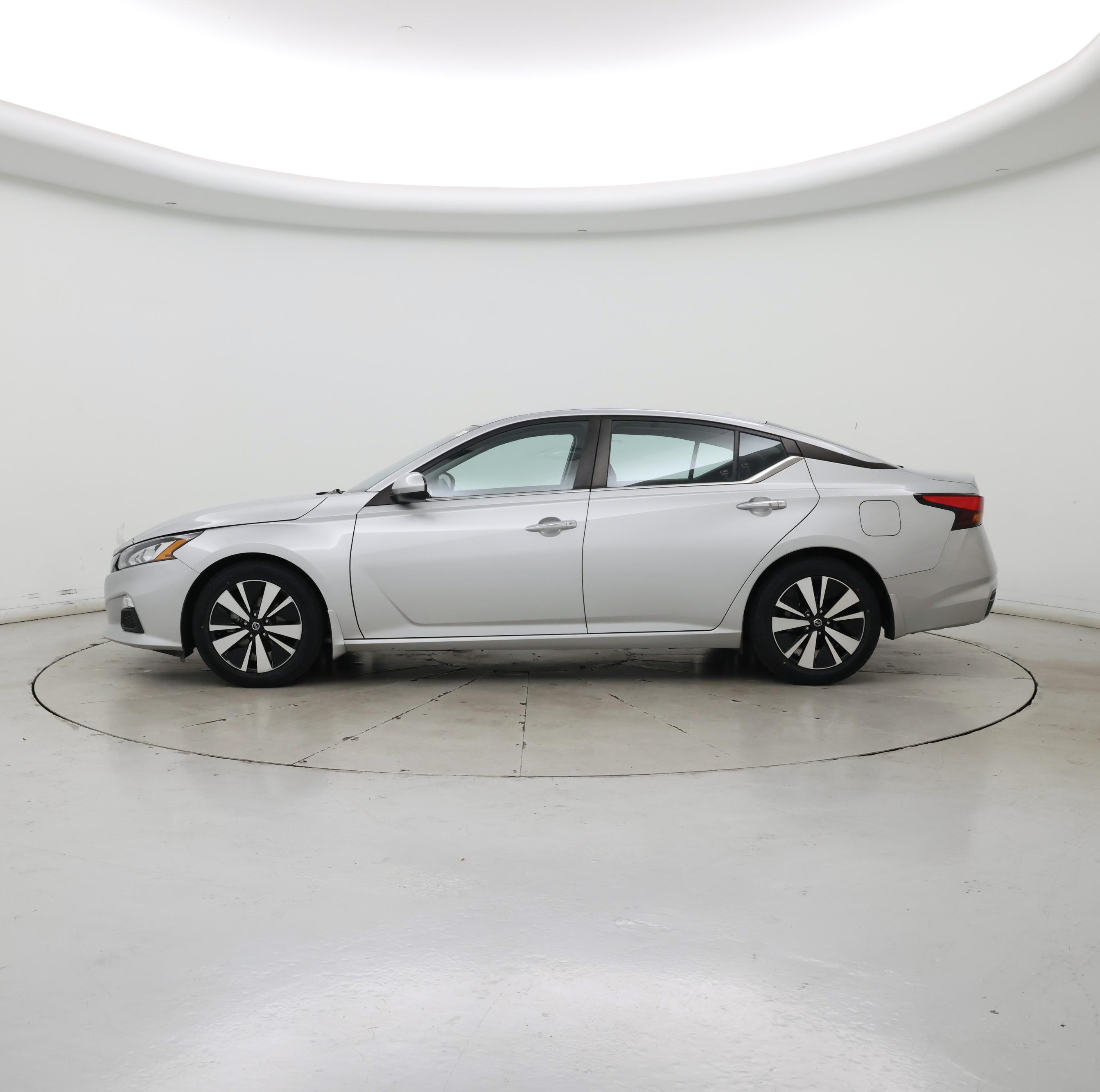 Thumbnail: 2022 Nissan Altima - 3