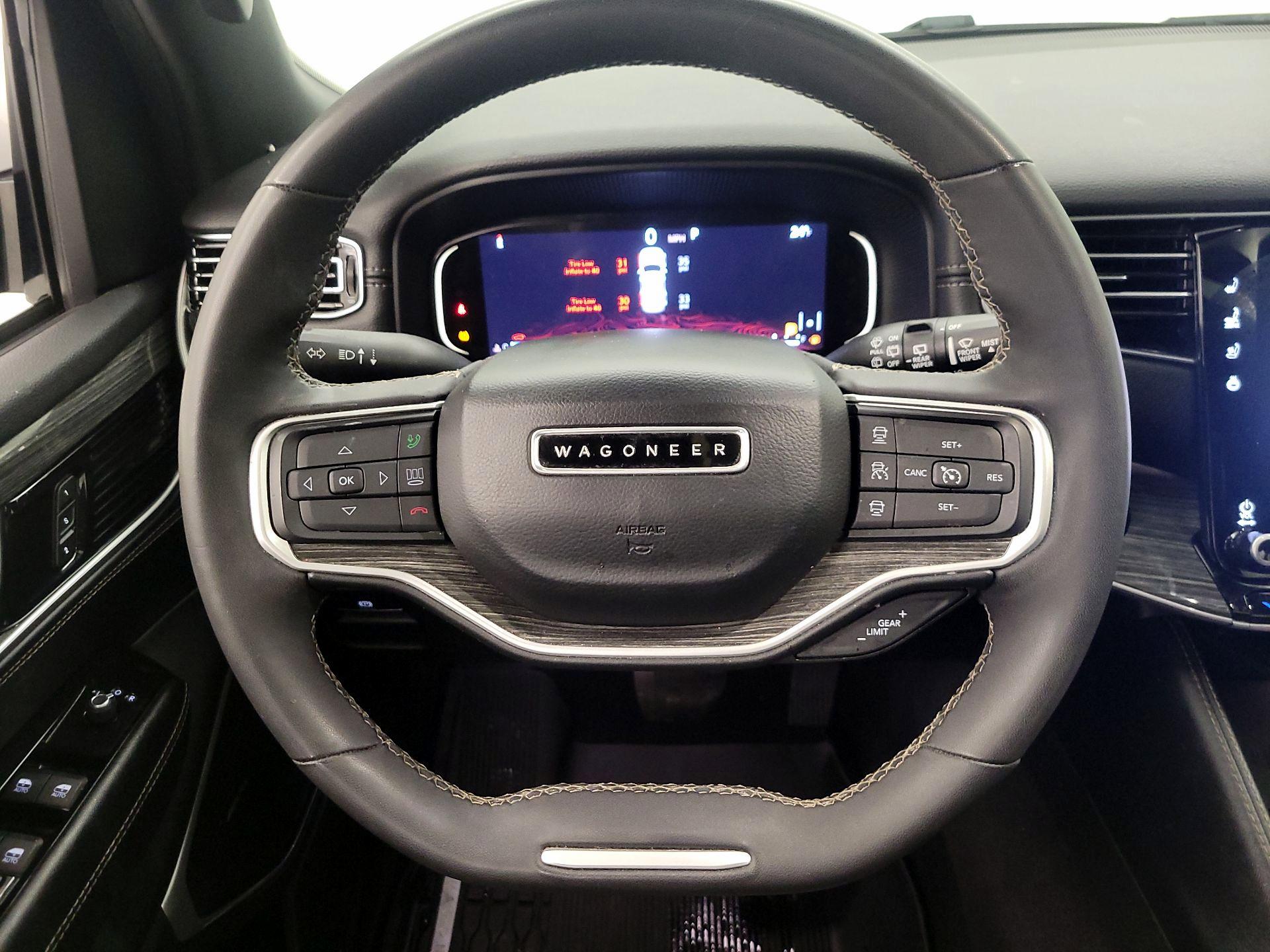 Thumbnail: 2022 Jeep Wagoneer - 10